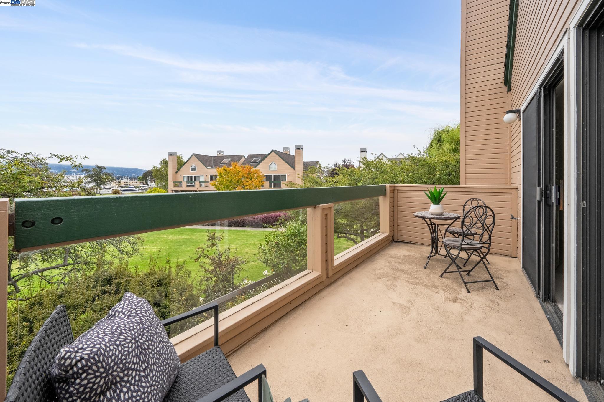 Detail Gallery Image 13 of 59 For 937 Independence Dr, Alameda,  CA 94501 - 2 Beds | 2 Baths