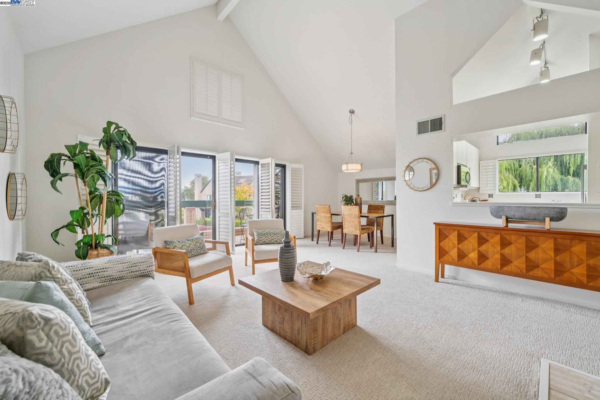 Detail Gallery Image 17 of 59 For 937 Independence Dr, Alameda,  CA 94501 - 2 Beds | 2 Baths
