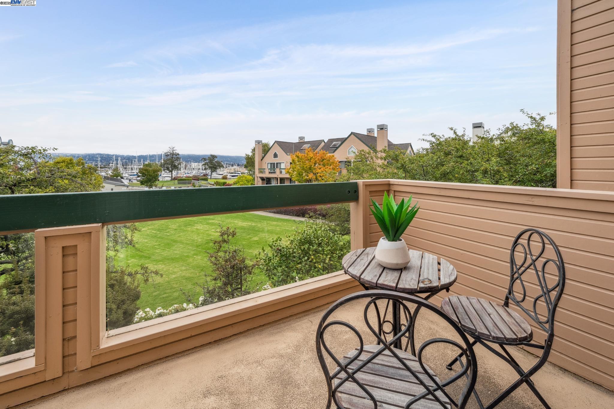 Detail Gallery Image 25 of 59 For 937 Independence Dr, Alameda,  CA 94501 - 2 Beds | 2 Baths