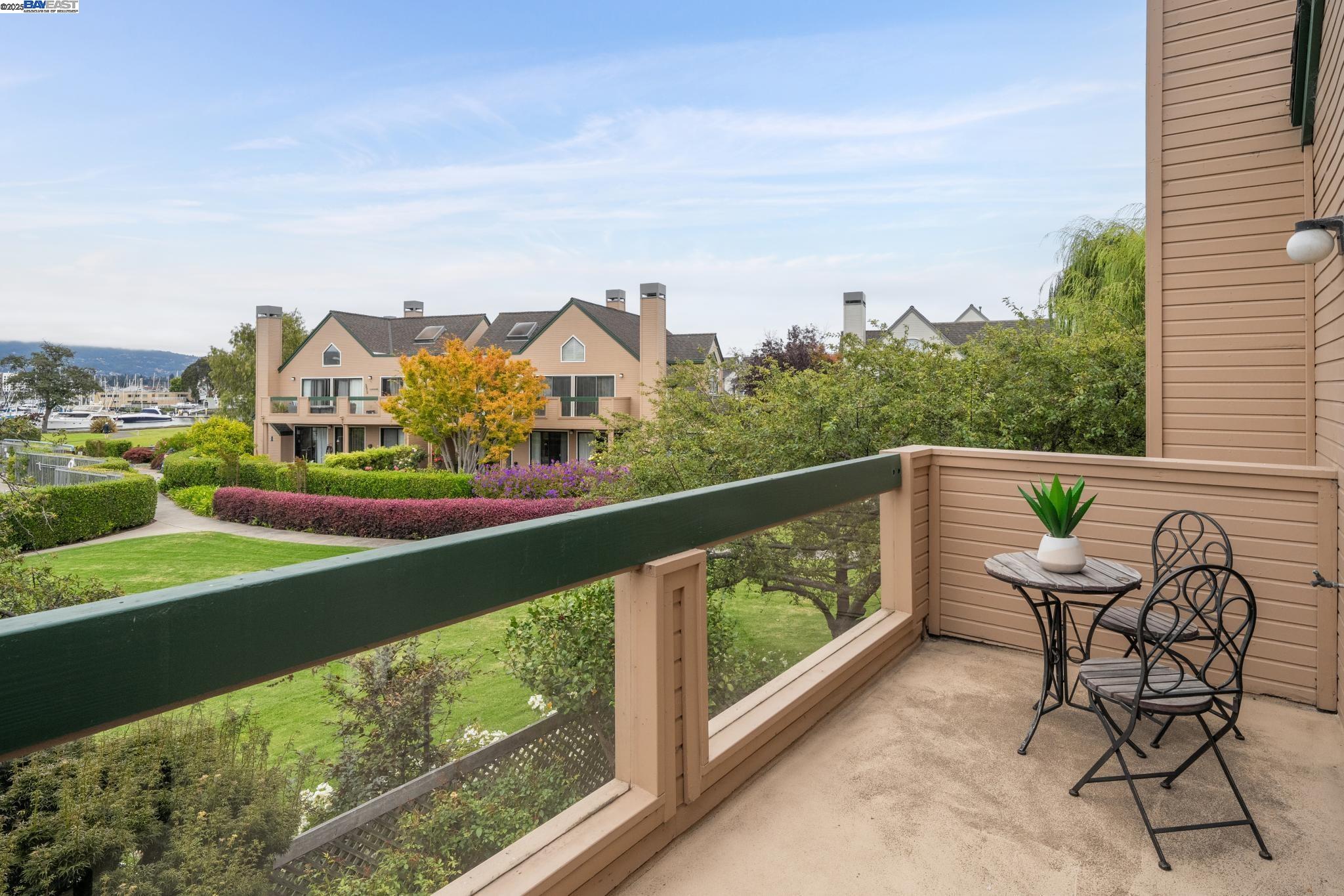 Detail Gallery Image 27 of 59 For 937 Independence Dr, Alameda,  CA 94501 - 2 Beds | 2 Baths