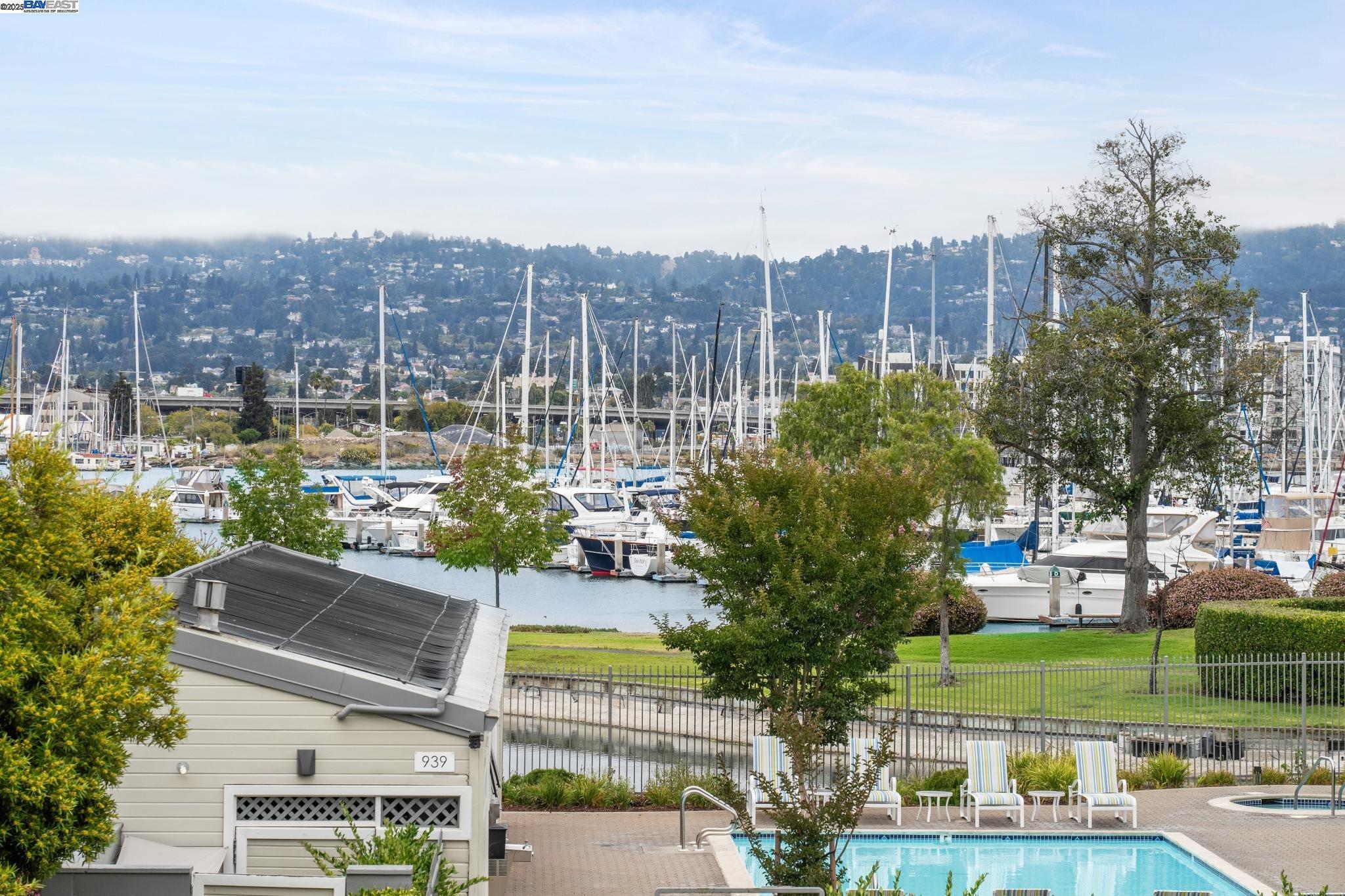 Detail Gallery Image 29 of 59 For 937 Independence Dr, Alameda,  CA 94501 - 2 Beds | 2 Baths