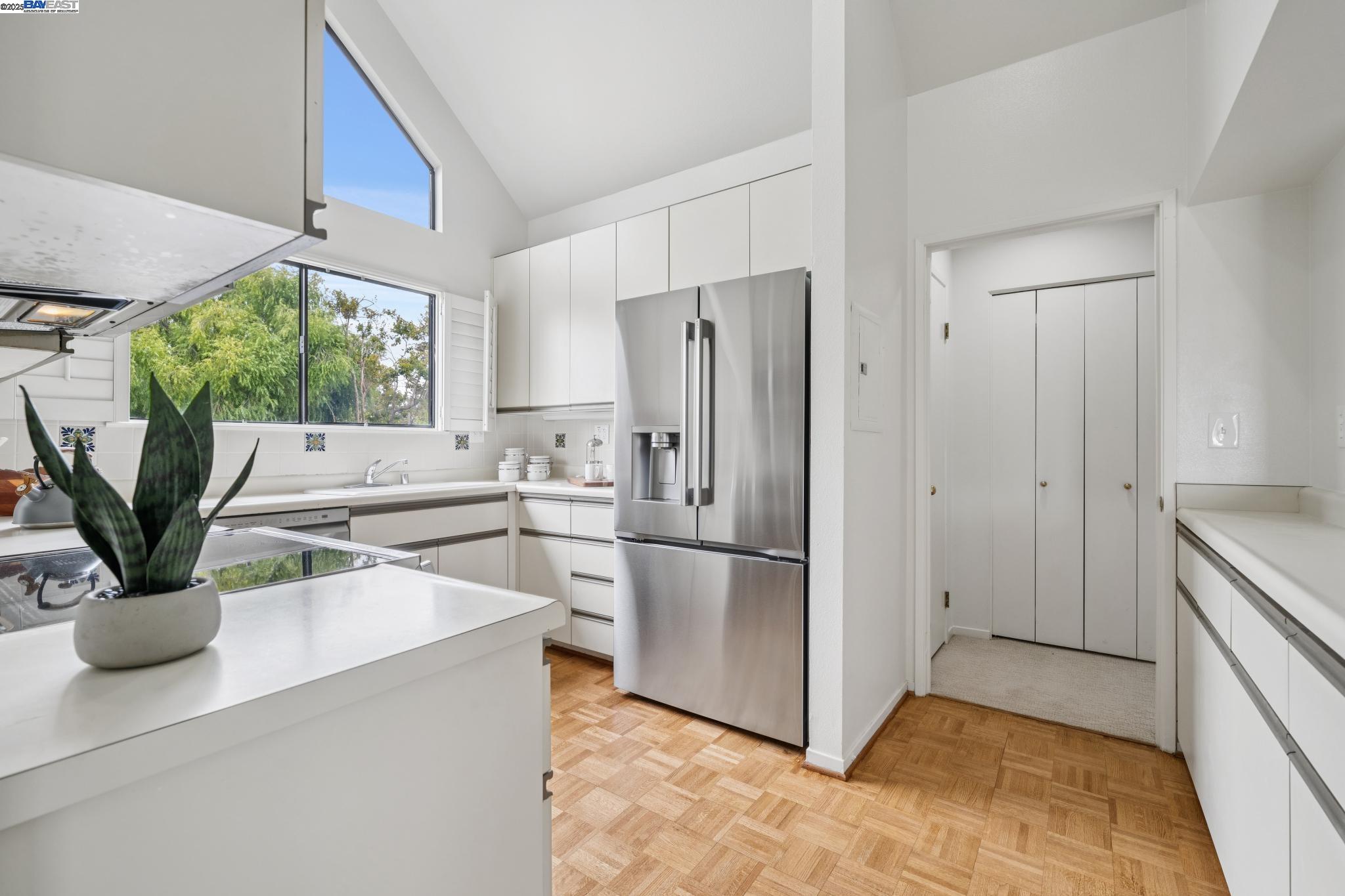 Detail Gallery Image 30 of 59 For 937 Independence Dr, Alameda,  CA 94501 - 2 Beds | 2 Baths
