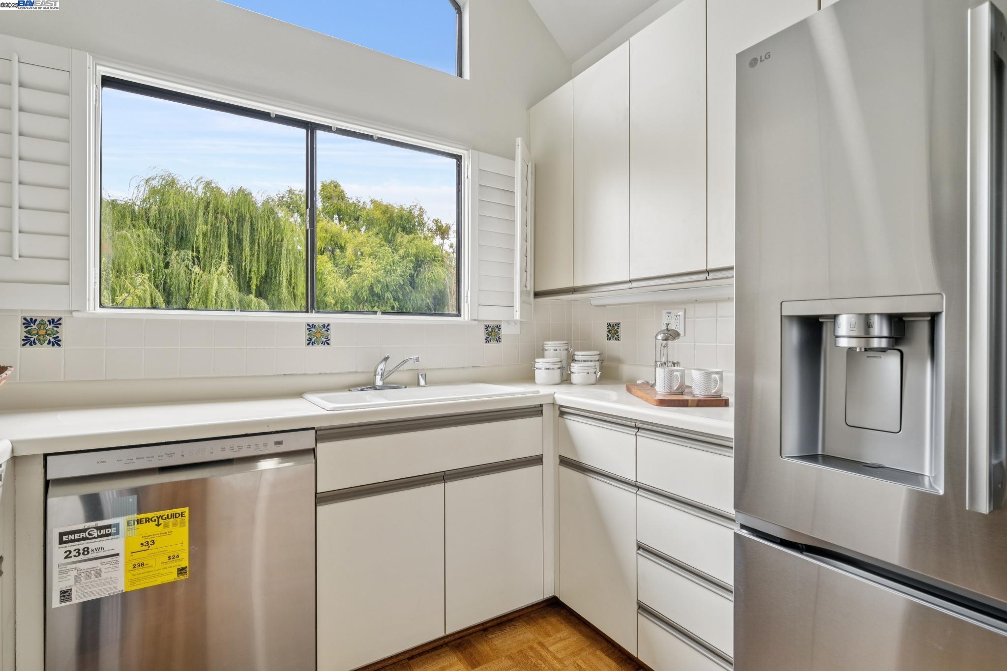 Detail Gallery Image 33 of 59 For 937 Independence Dr, Alameda,  CA 94501 - 2 Beds | 2 Baths