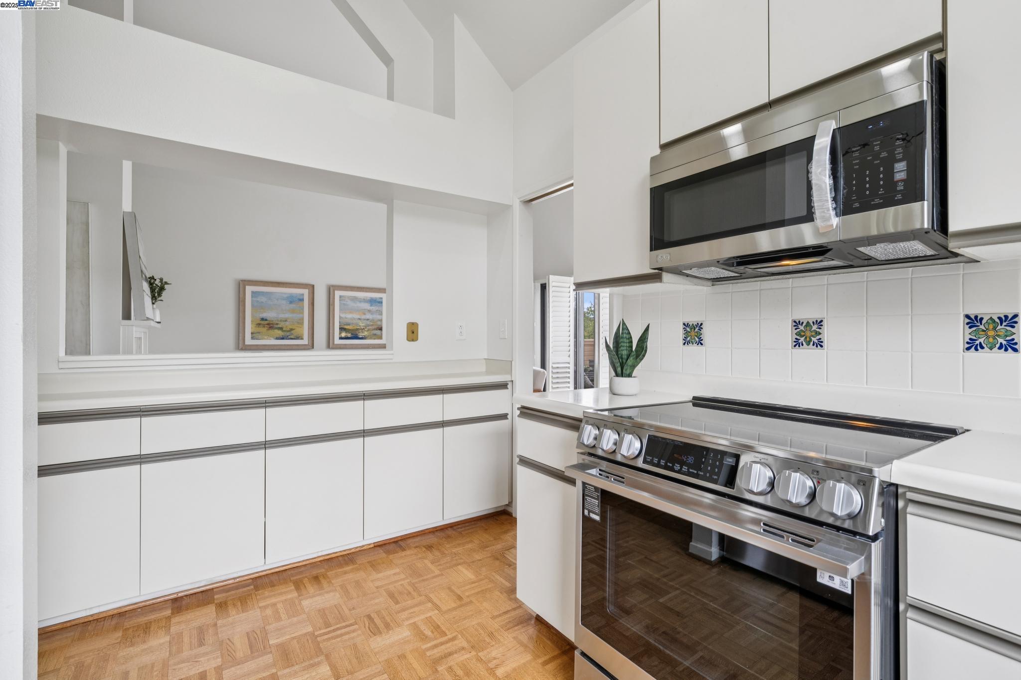 Detail Gallery Image 34 of 59 For 937 Independence Dr, Alameda,  CA 94501 - 2 Beds | 2 Baths