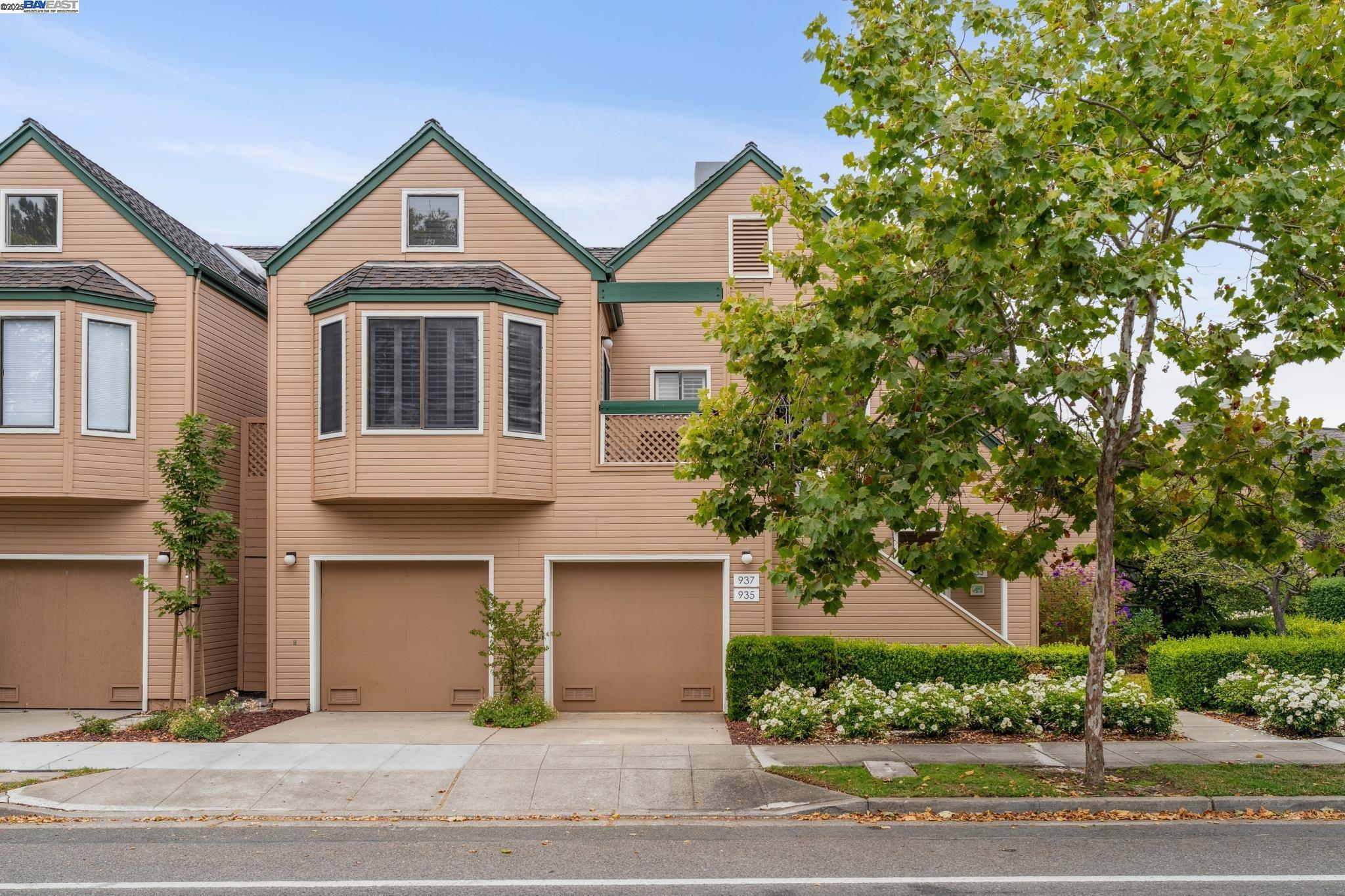 Detail Gallery Image 9 of 59 For 937 Independence Dr, Alameda,  CA 94501 - 2 Beds | 2 Baths