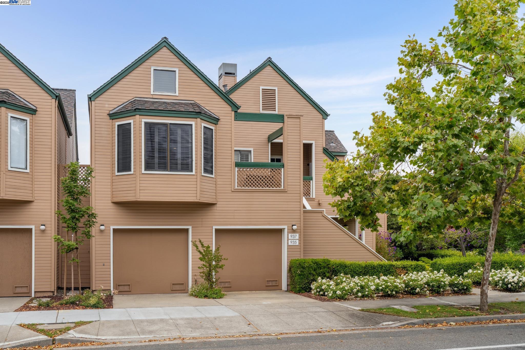 Detail Gallery Image 10 of 59 For 937 Independence Dr, Alameda,  CA 94501 - 2 Beds | 2 Baths