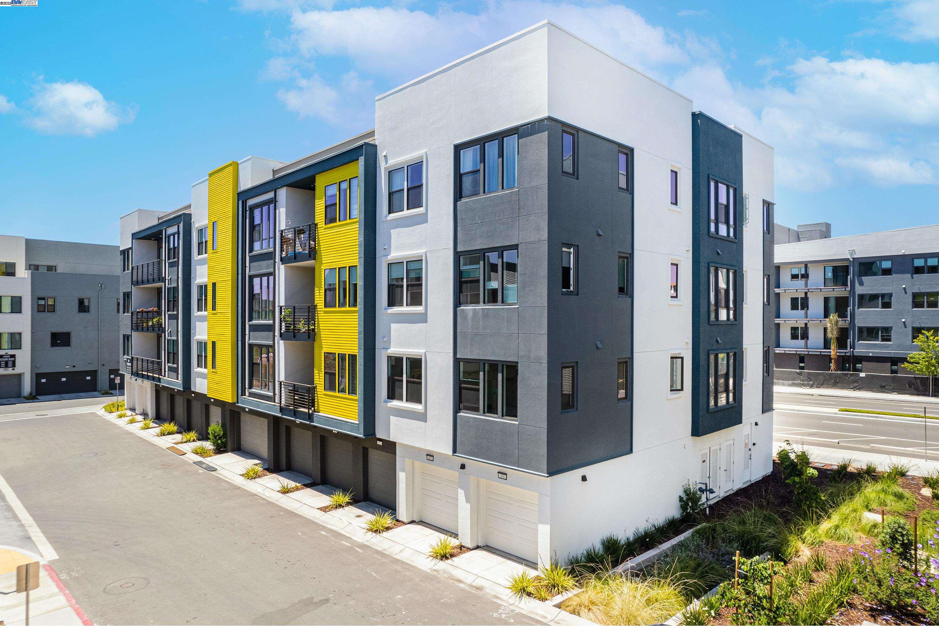 Detail Gallery Image 2 of 45 For 44867 S Grimmer Blvd #300,  Fremont,  CA 94538 - 2 Beds | 2 Baths