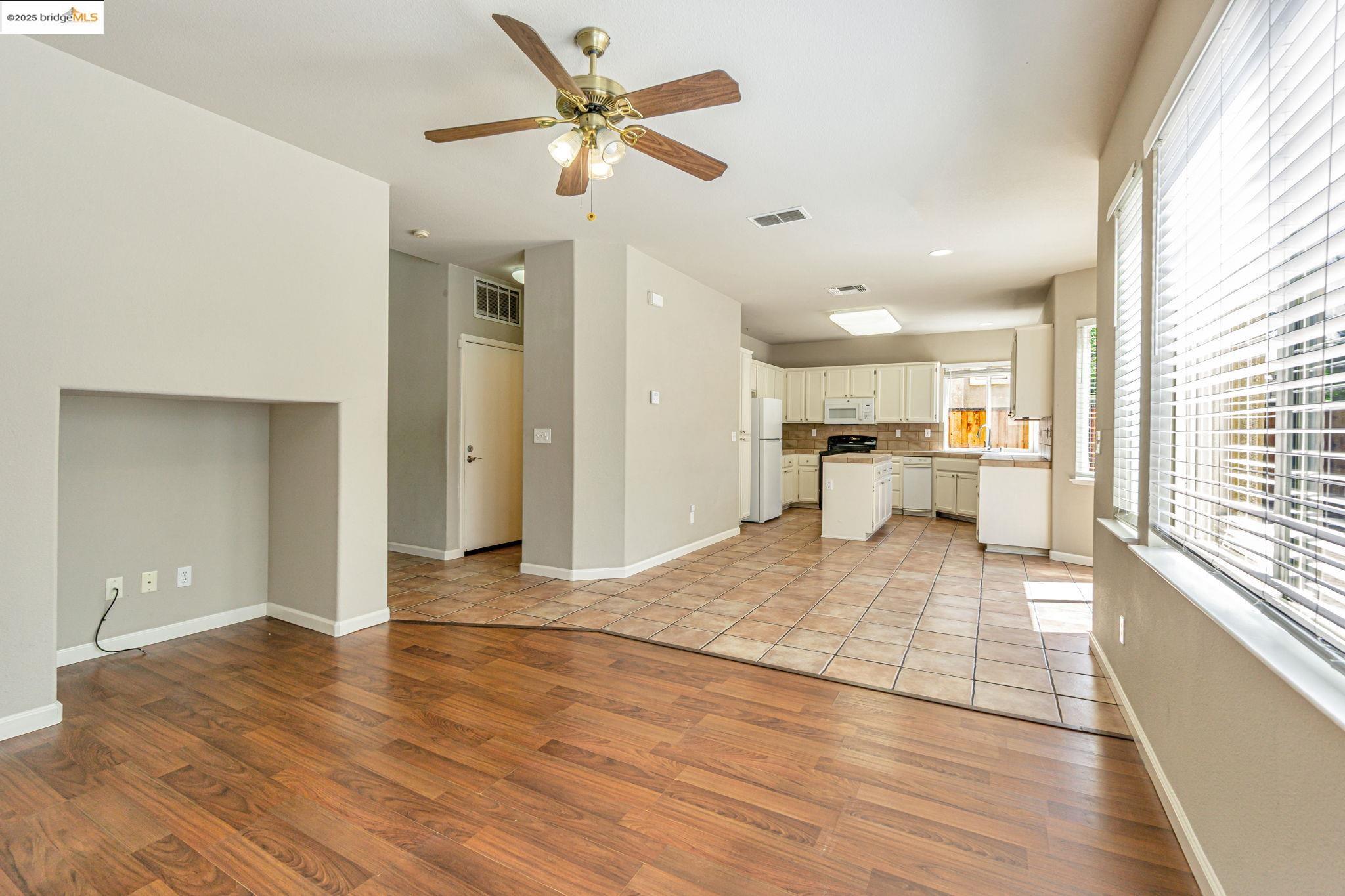 Detail Gallery Image 11 of 49 For 1828 Shadowcliff Way, Brentwood,  CA 94513 - 4 Beds | 3 Baths