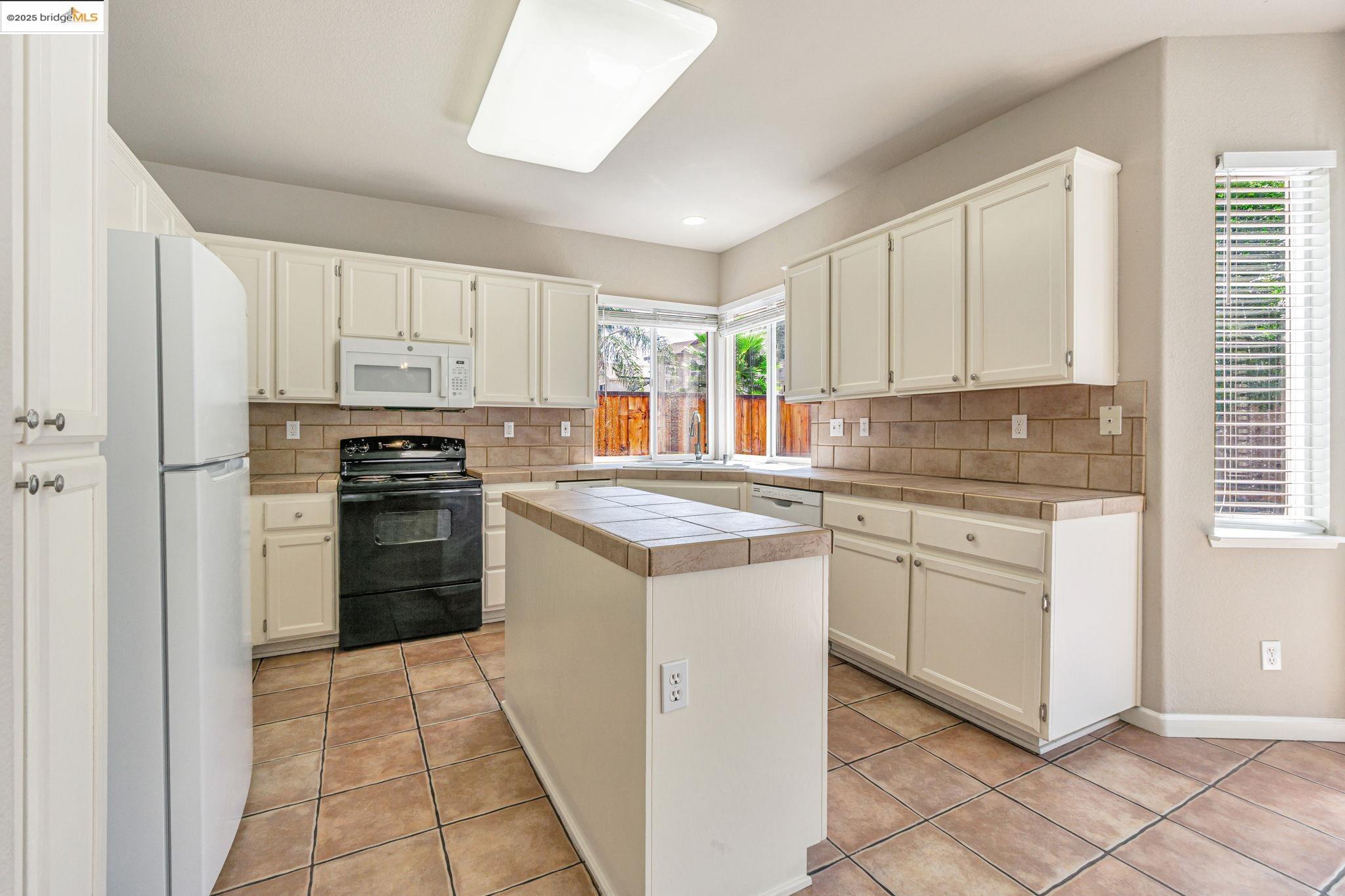 Detail Gallery Image 13 of 49 For 1828 Shadowcliff Way, Brentwood,  CA 94513 - 4 Beds | 3 Baths