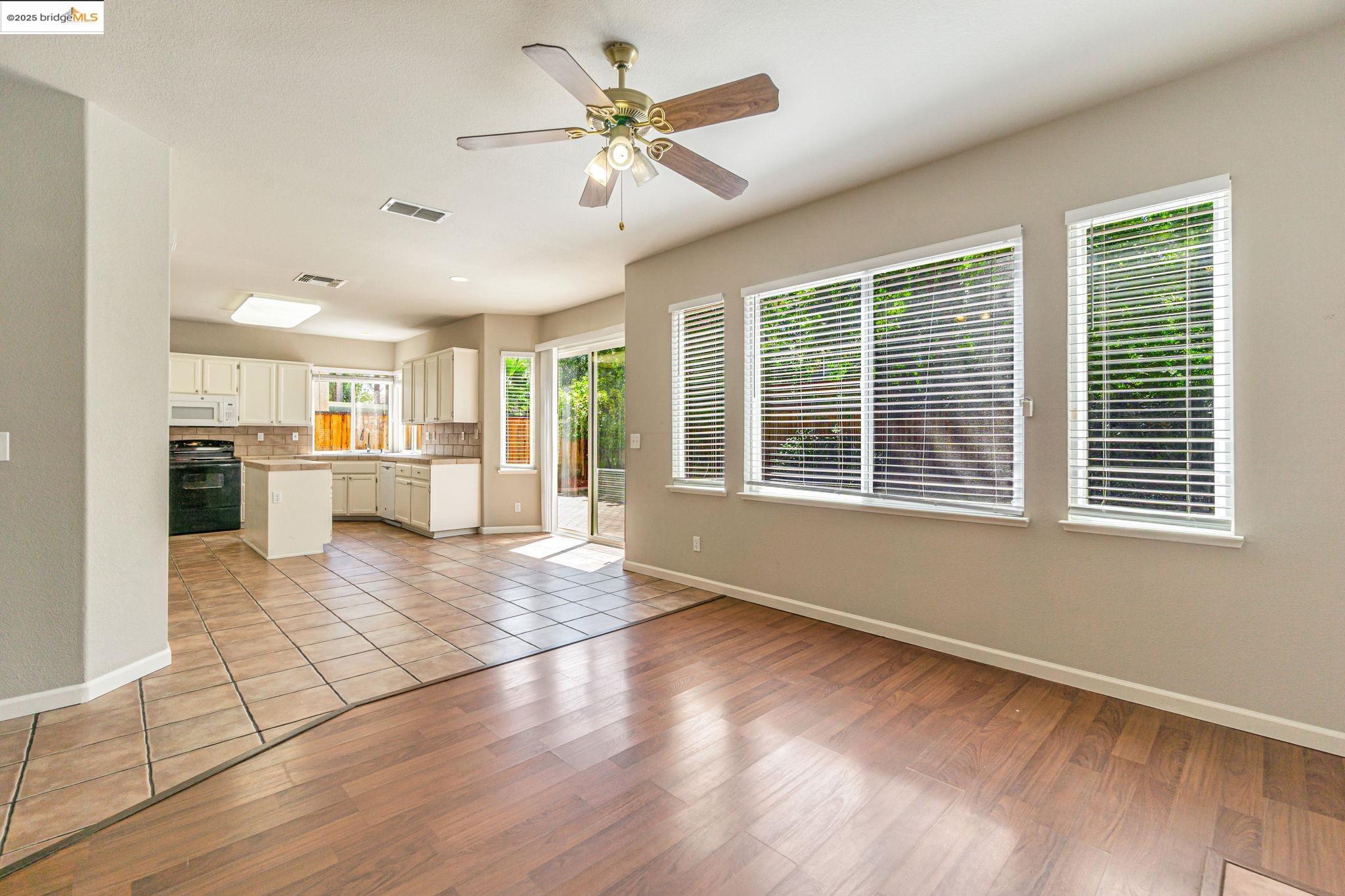 Detail Gallery Image 10 of 49 For 1828 Shadowcliff Way, Brentwood,  CA 94513 - 4 Beds | 3 Baths