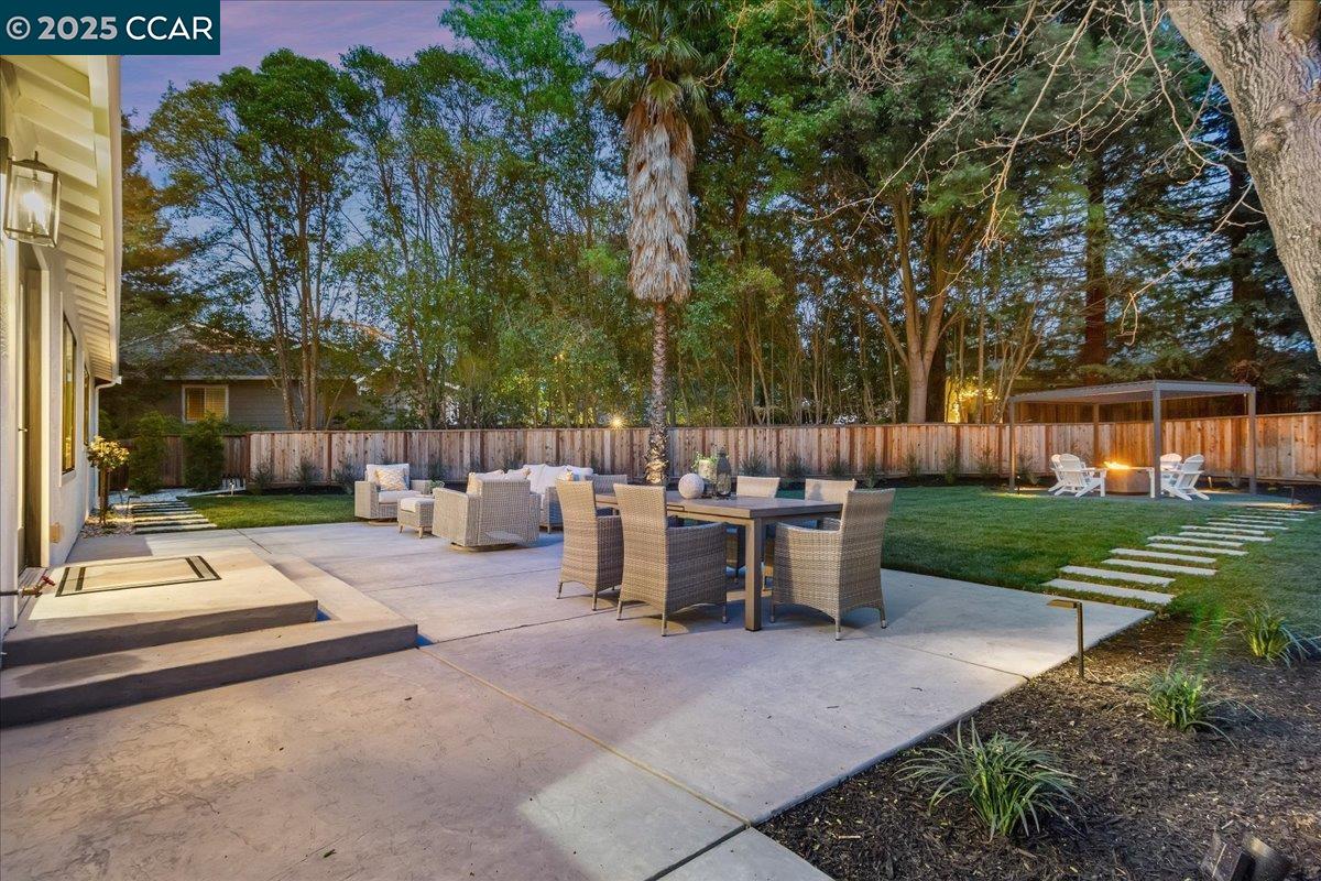 Detail Gallery Image 2 of 60 For 721 Sinnet Ct, Danville,  CA 94526 - 3 Beds | 2/1 Baths