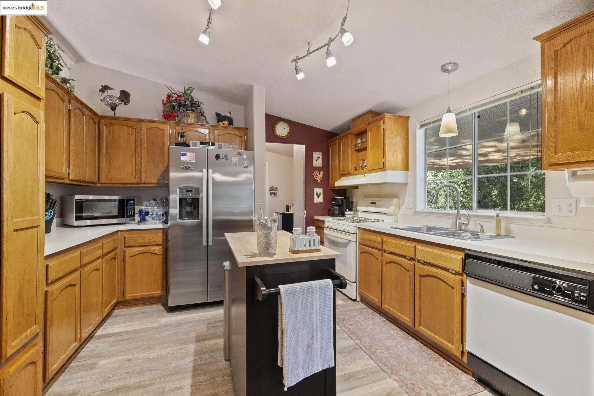 Detail Gallery Image 16 of 28 For 19326 Susan Way, Sonora,  CA 95370-9209 - 3 Beds | 2 Baths