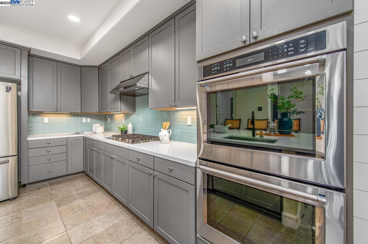 Detail Gallery Image 11 of 40 For 7018 Stags Leap Ln, Dublin,  CA 94568 - 2 Beds | 2/1 Baths