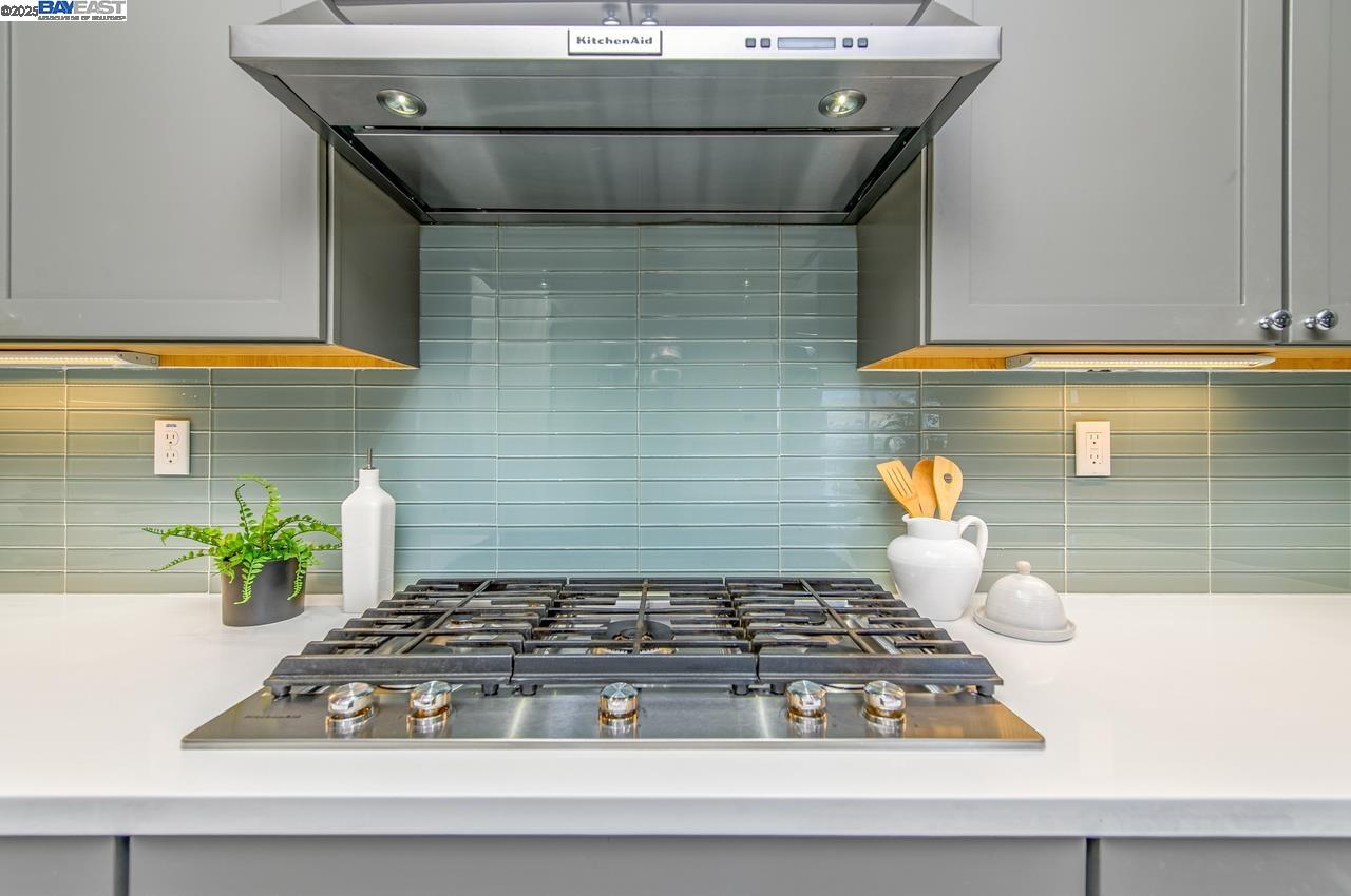 Detail Gallery Image 12 of 40 For 7018 Stags Leap Ln, Dublin,  CA 94568 - 2 Beds | 2/1 Baths