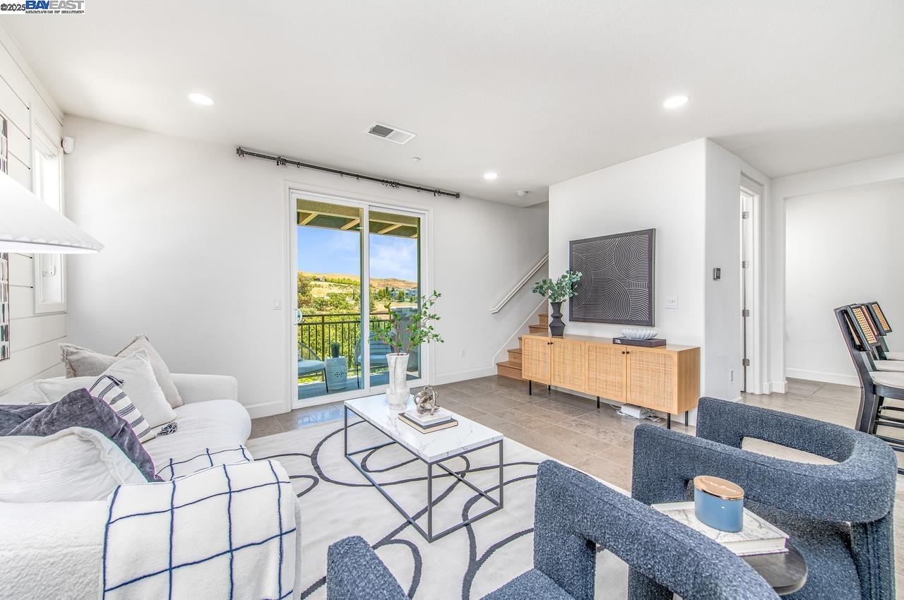 Detail Gallery Image 17 of 40 For 7018 Stags Leap Ln, Dublin,  CA 94568 - 2 Beds | 2/1 Baths