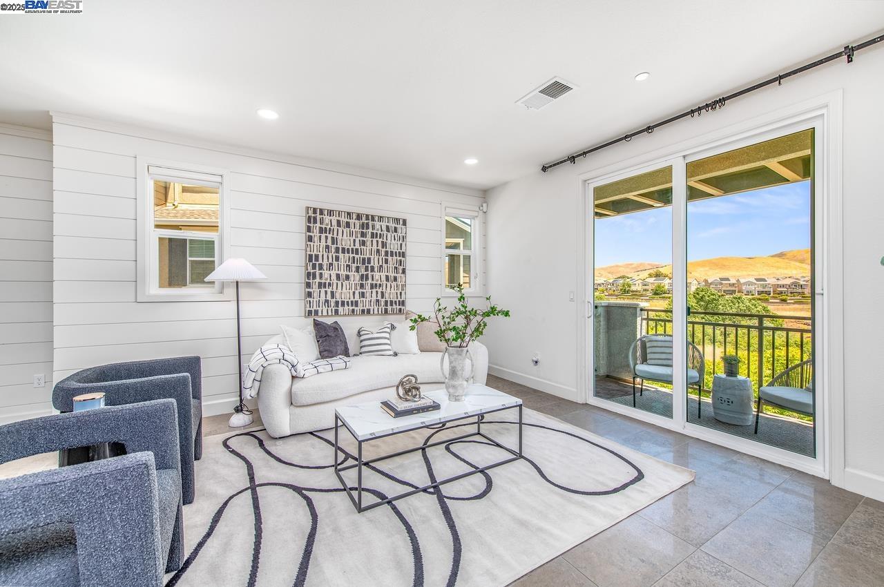 Detail Gallery Image 18 of 40 For 7018 Stags Leap Ln, Dublin,  CA 94568 - 2 Beds | 2/1 Baths