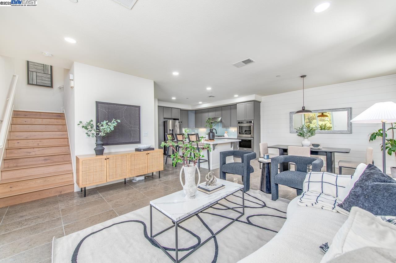 Detail Gallery Image 19 of 40 For 7018 Stags Leap Ln, Dublin,  CA 94568 - 2 Beds | 2/1 Baths