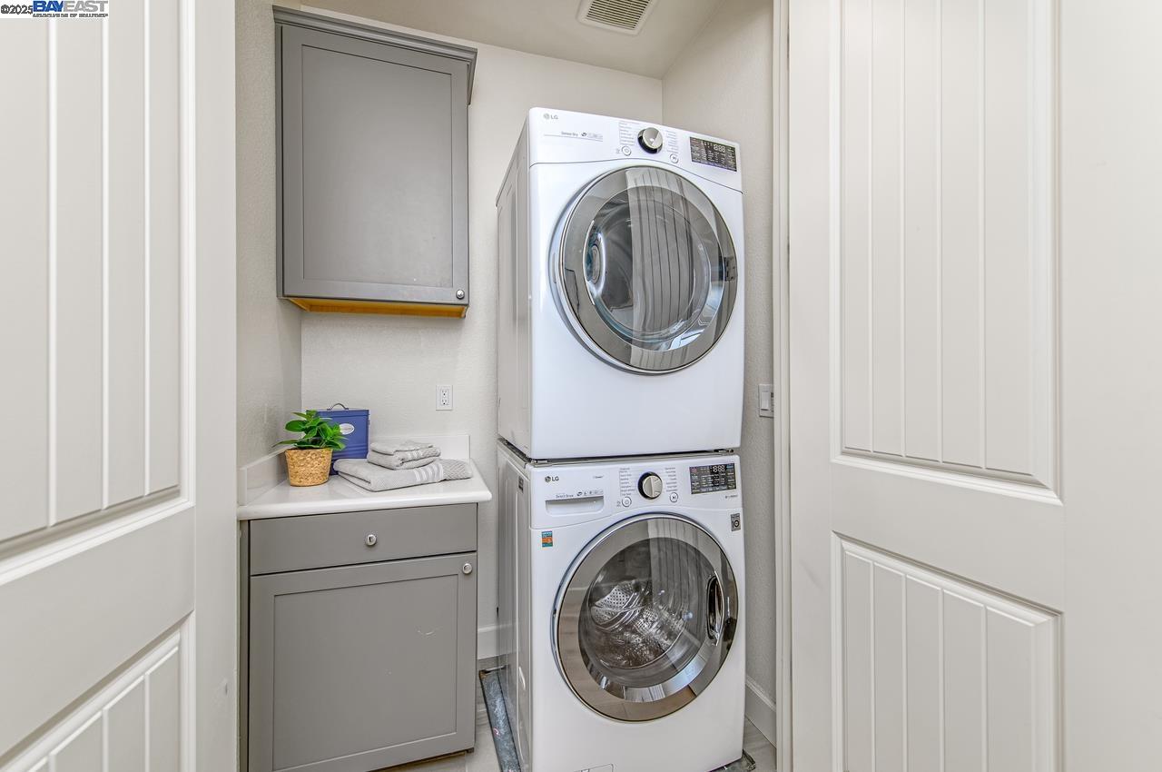 Detail Gallery Image 20 of 40 For 7018 Stags Leap Ln, Dublin,  CA 94568 - 2 Beds | 2/1 Baths