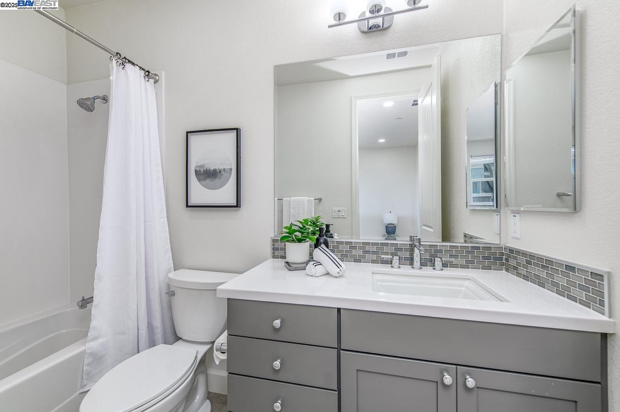 Detail Gallery Image 23 of 40 For 7018 Stags Leap Ln, Dublin,  CA 94568 - 2 Beds | 2/1 Baths