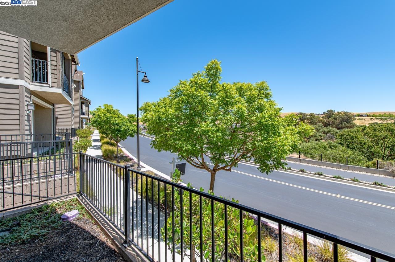 Detail Gallery Image 31 of 40 For 7018 Stags Leap Ln, Dublin,  CA 94568 - 2 Beds | 2/1 Baths