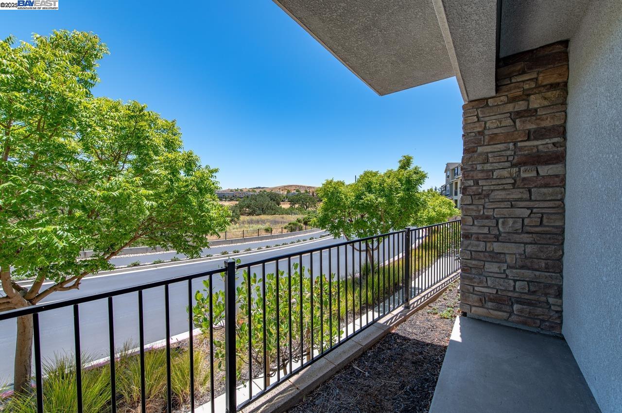 Detail Gallery Image 32 of 40 For 7018 Stags Leap Ln, Dublin,  CA 94568 - 2 Beds | 2/1 Baths