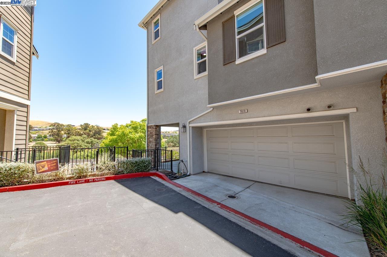 Detail Gallery Image 33 of 40 For 7018 Stags Leap Ln, Dublin,  CA 94568 - 2 Beds | 2/1 Baths