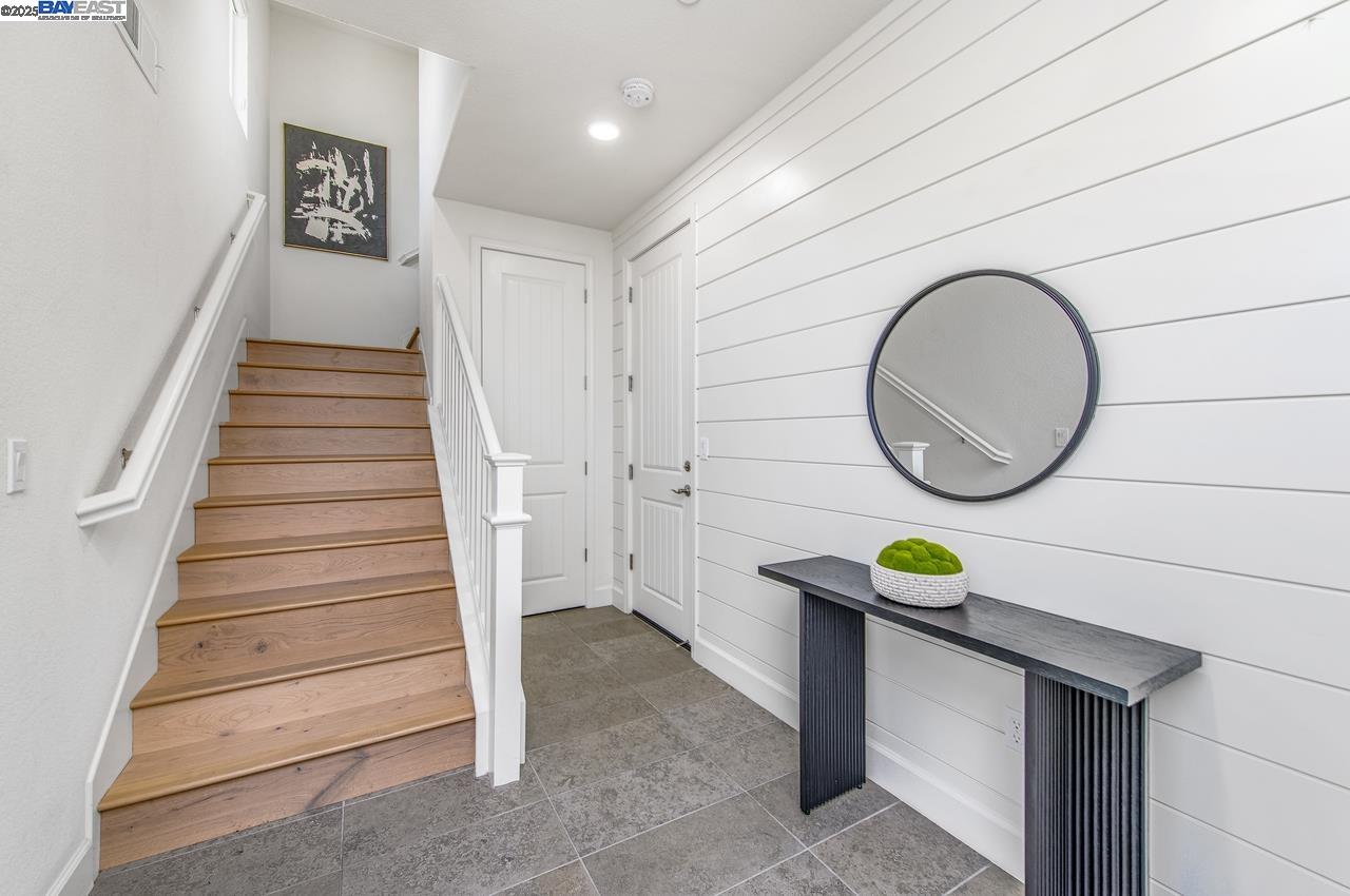 Detail Gallery Image 7 of 40 For 7018 Stags Leap Ln, Dublin,  CA 94568 - 2 Beds | 2/1 Baths