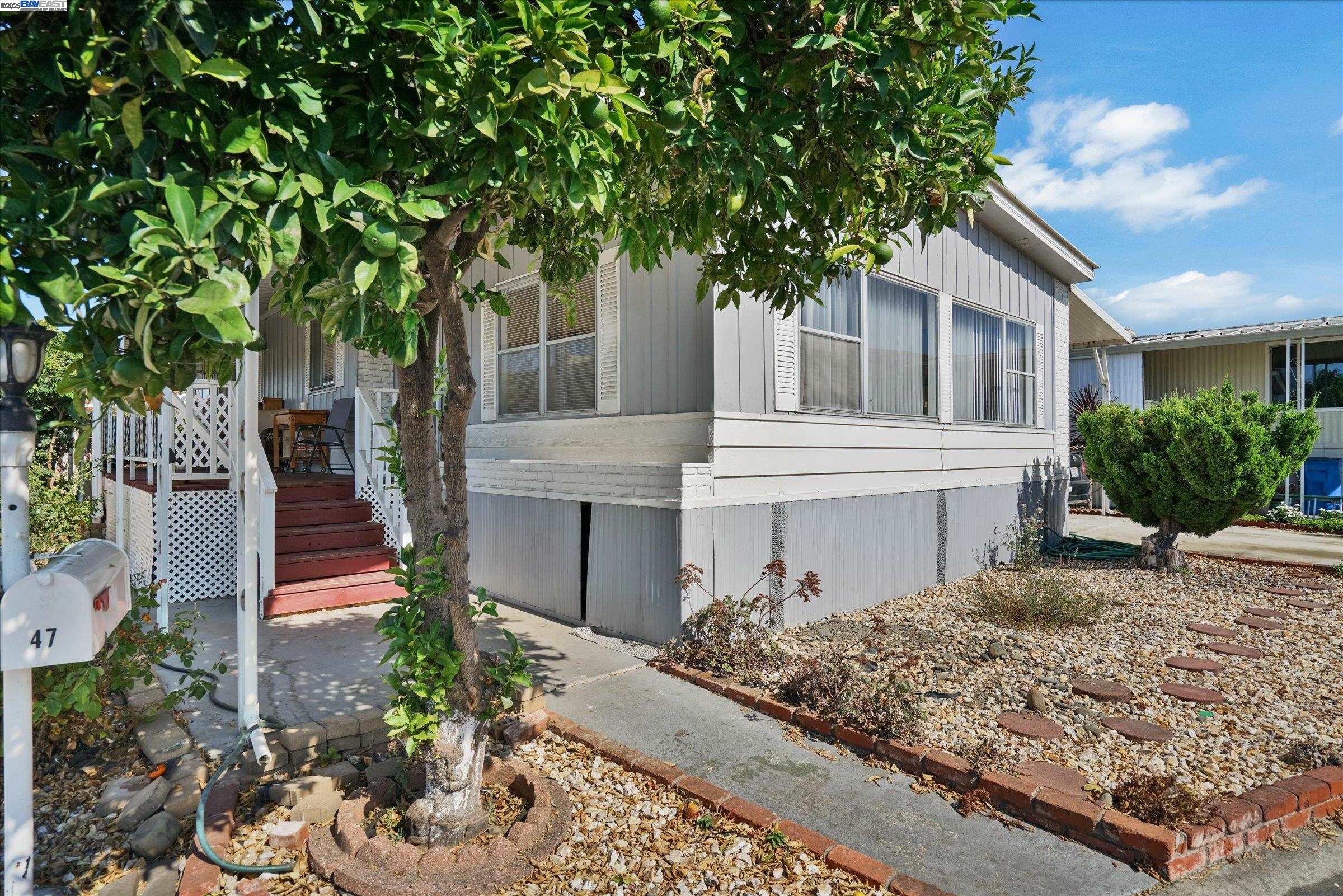 Detail Gallery Image 2 of 37 For 711 Old Canyon Rd #47,  Fremont,  CA 94536 - 2 Beds | 2 Baths