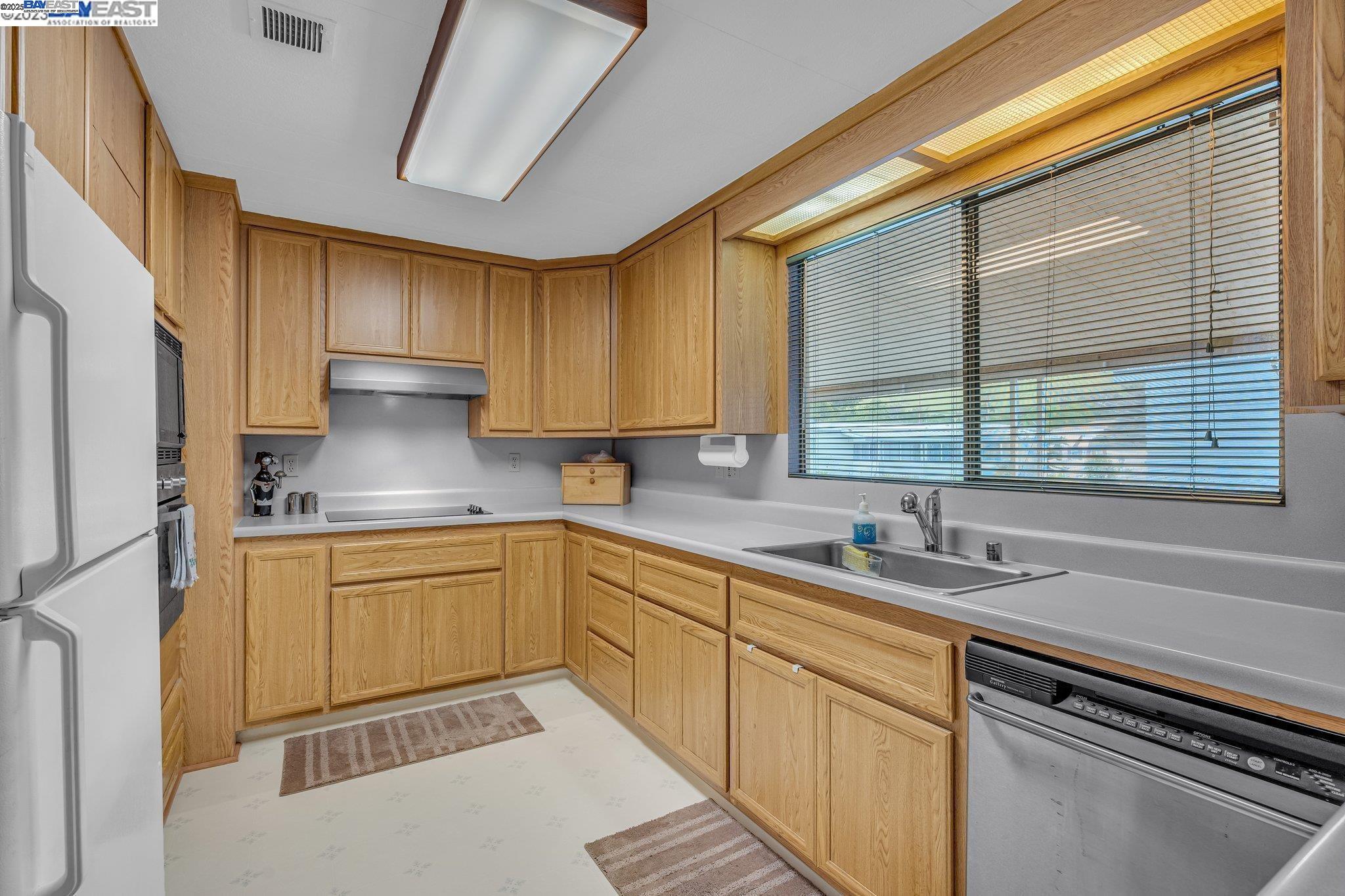 Detail Gallery Image 6 of 12 For 711 Old Canyon Rd. #169,  Fremont,  CA 94536 - 2 Beds | 2 Baths