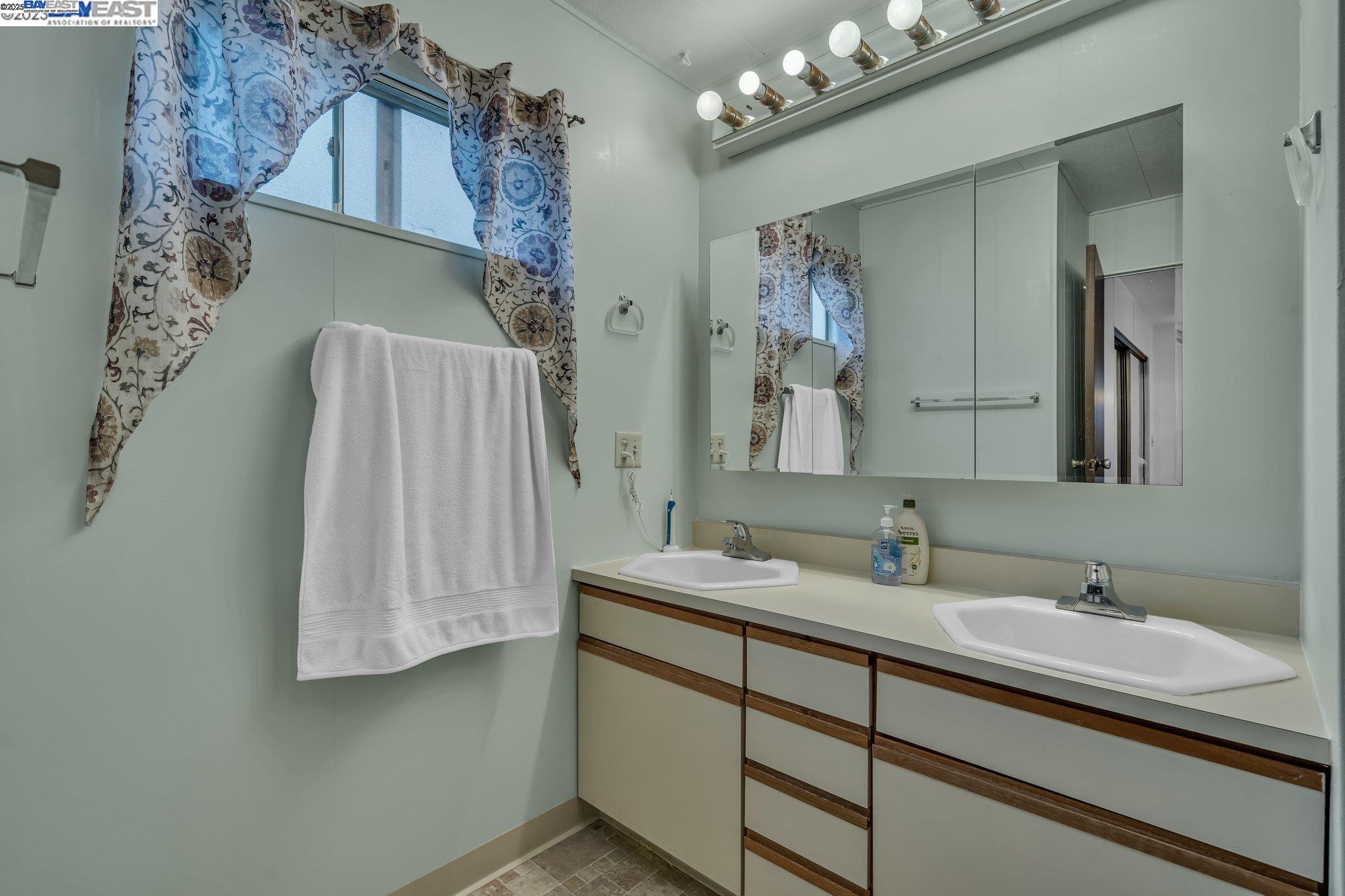 Detail Gallery Image 9 of 12 For 711 Old Canyon Rd. #169,  Fremont,  CA 94536 - 2 Beds | 2 Baths
