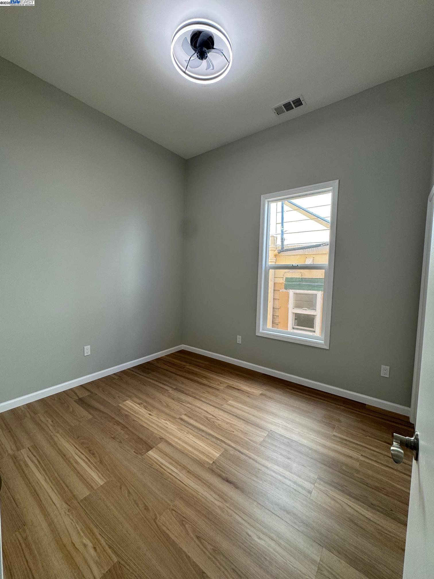 Detail Gallery Image 12 of 18 For 716 Foothill Blvd, Oakland,  CA 94606 - 2 Beds | 1 Baths