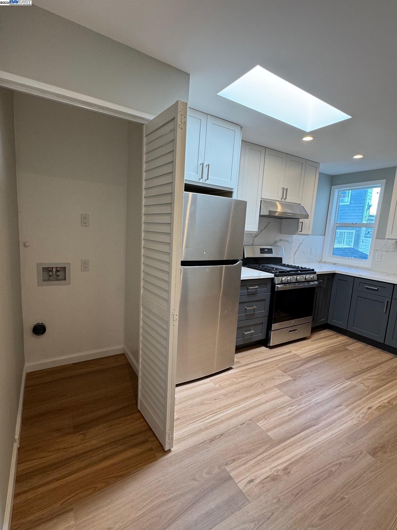 Detail Gallery Image 16 of 18 For 716 Foothill Blvd, Oakland,  CA 94606 - 2 Beds | 1 Baths