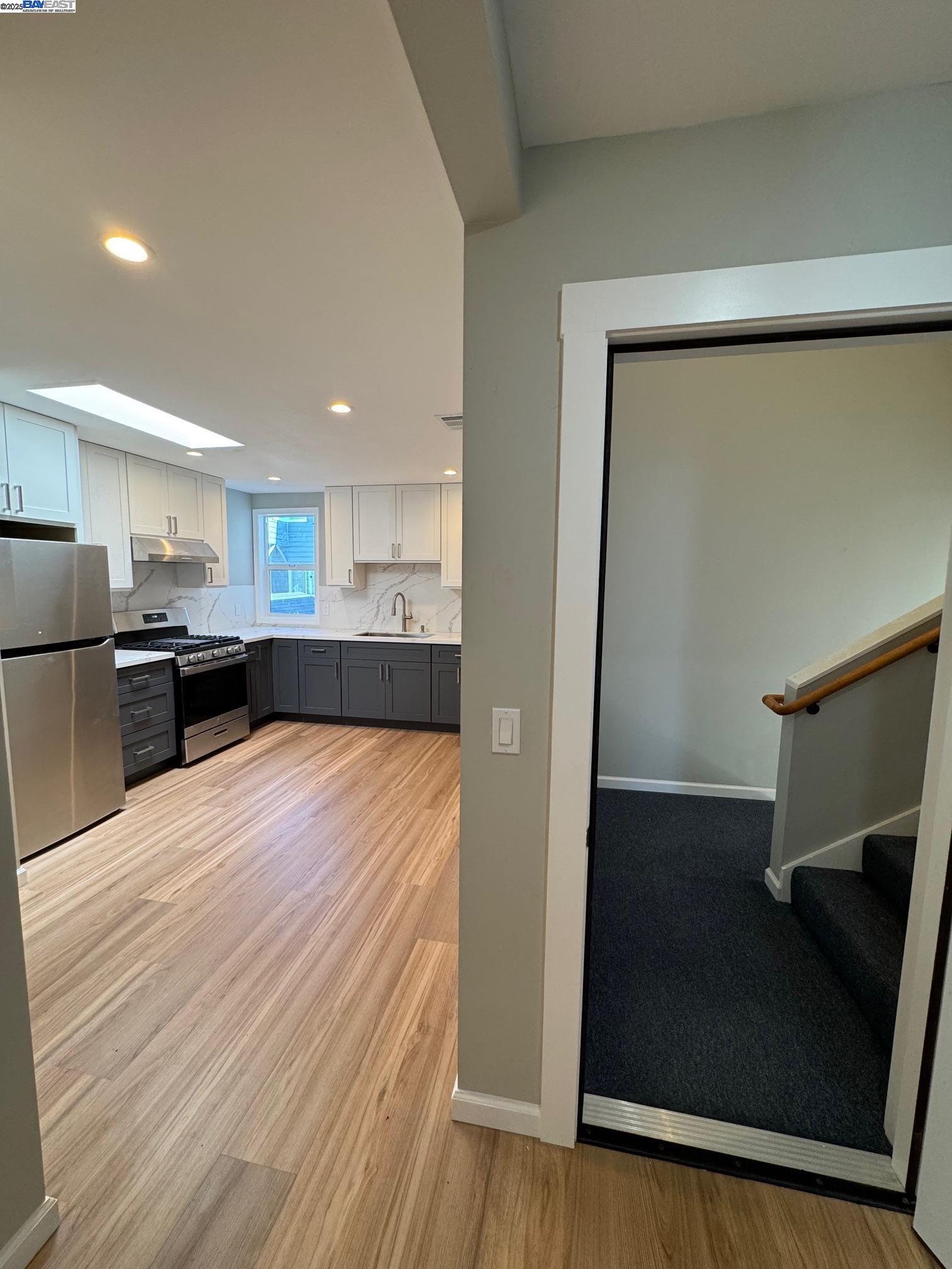 Detail Gallery Image 5 of 18 For 716 Foothill Blvd, Oakland,  CA 94606 - 2 Beds | 1 Baths