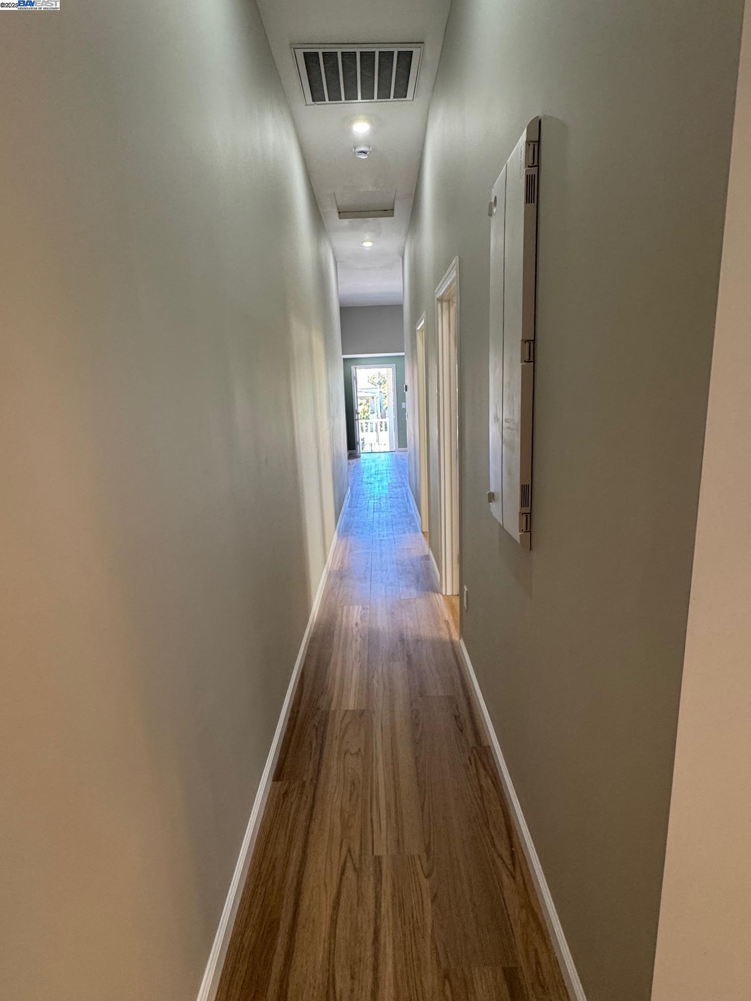 Detail Gallery Image 9 of 18 For 716 Foothill Blvd, Oakland,  CA 94606 - 2 Beds | 1 Baths