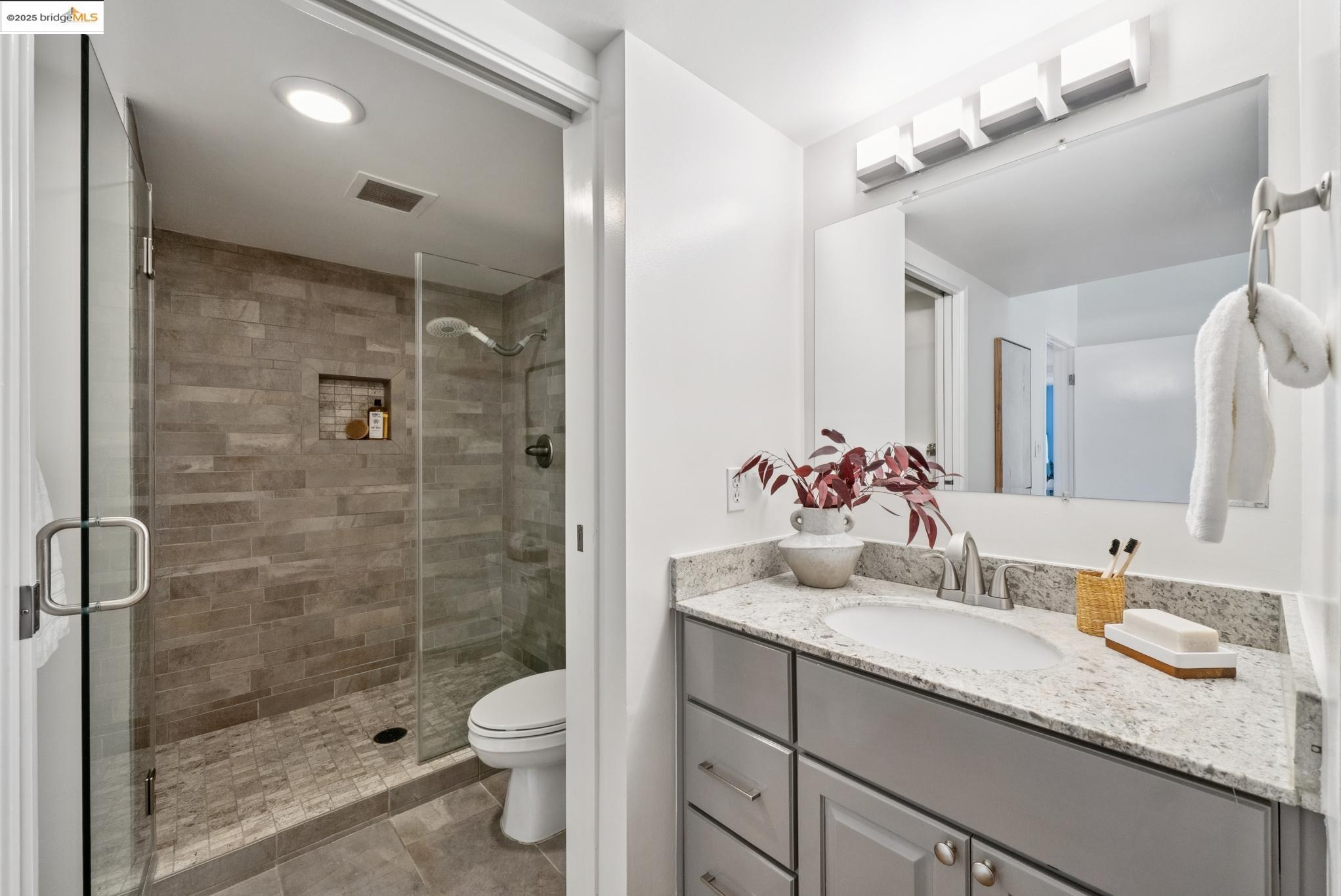 Detail Gallery Image 21 of 38 For 1500 Park Ave. #212,  Emeryville,  CA 94608 - 2 Beds | 2 Baths