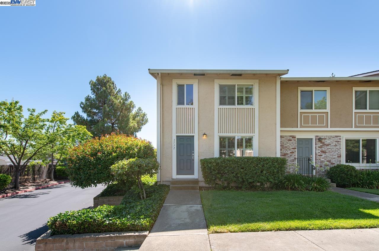 Detail Gallery Image 1 of 33 For 3732 Carrigan Cmn, Livermore,  CA 94550 - 2 Beds | 1/1 Baths