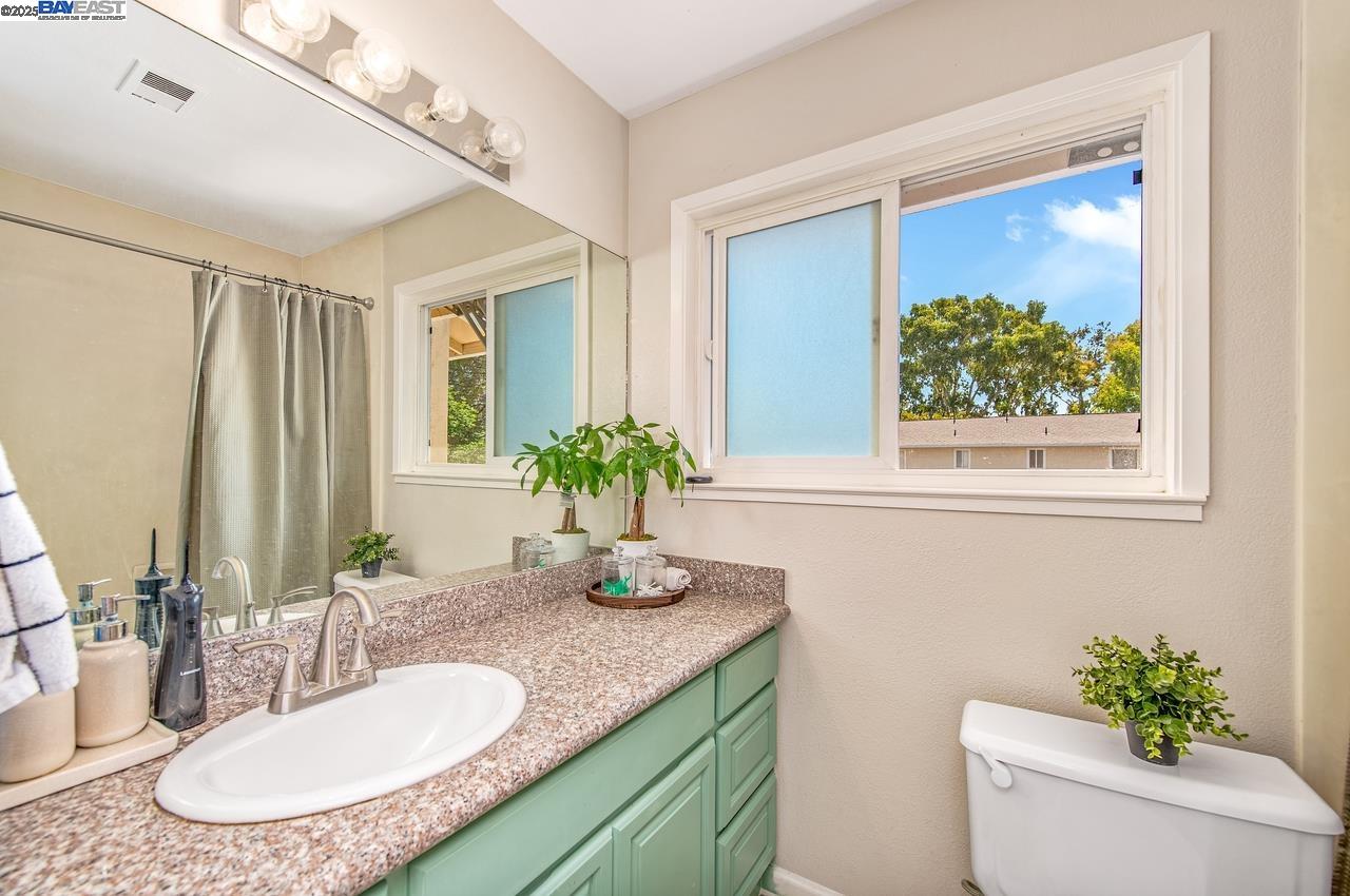 Detail Gallery Image 16 of 33 For 3732 Carrigan Cmn, Livermore,  CA 94550 - 2 Beds | 1/1 Baths