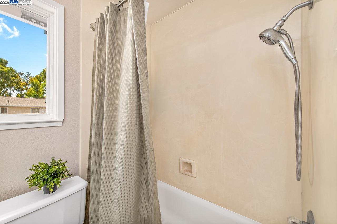 Detail Gallery Image 17 of 33 For 3732 Carrigan Cmn, Livermore,  CA 94550 - 2 Beds | 1/1 Baths