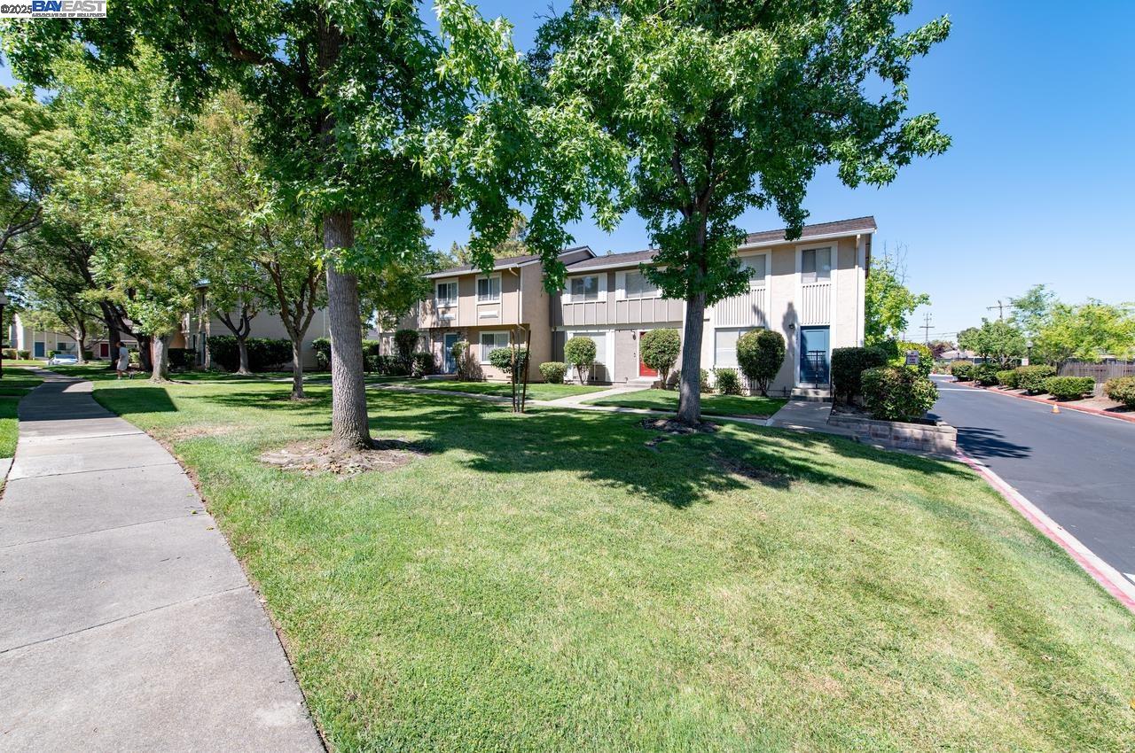 Detail Gallery Image 27 of 33 For 3732 Carrigan Cmn, Livermore,  CA 94550 - 2 Beds | 1/1 Baths