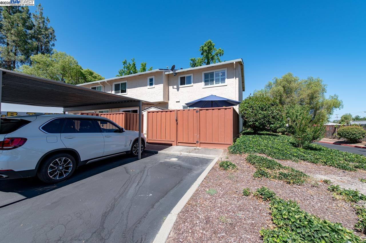 Detail Gallery Image 28 of 33 For 3732 Carrigan Cmn, Livermore,  CA 94550 - 2 Beds | 1/1 Baths
