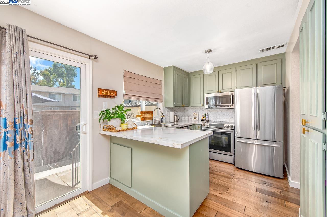 Detail Gallery Image 7 of 33 For 3732 Carrigan Cmn, Livermore,  CA 94550 - 2 Beds | 1/1 Baths