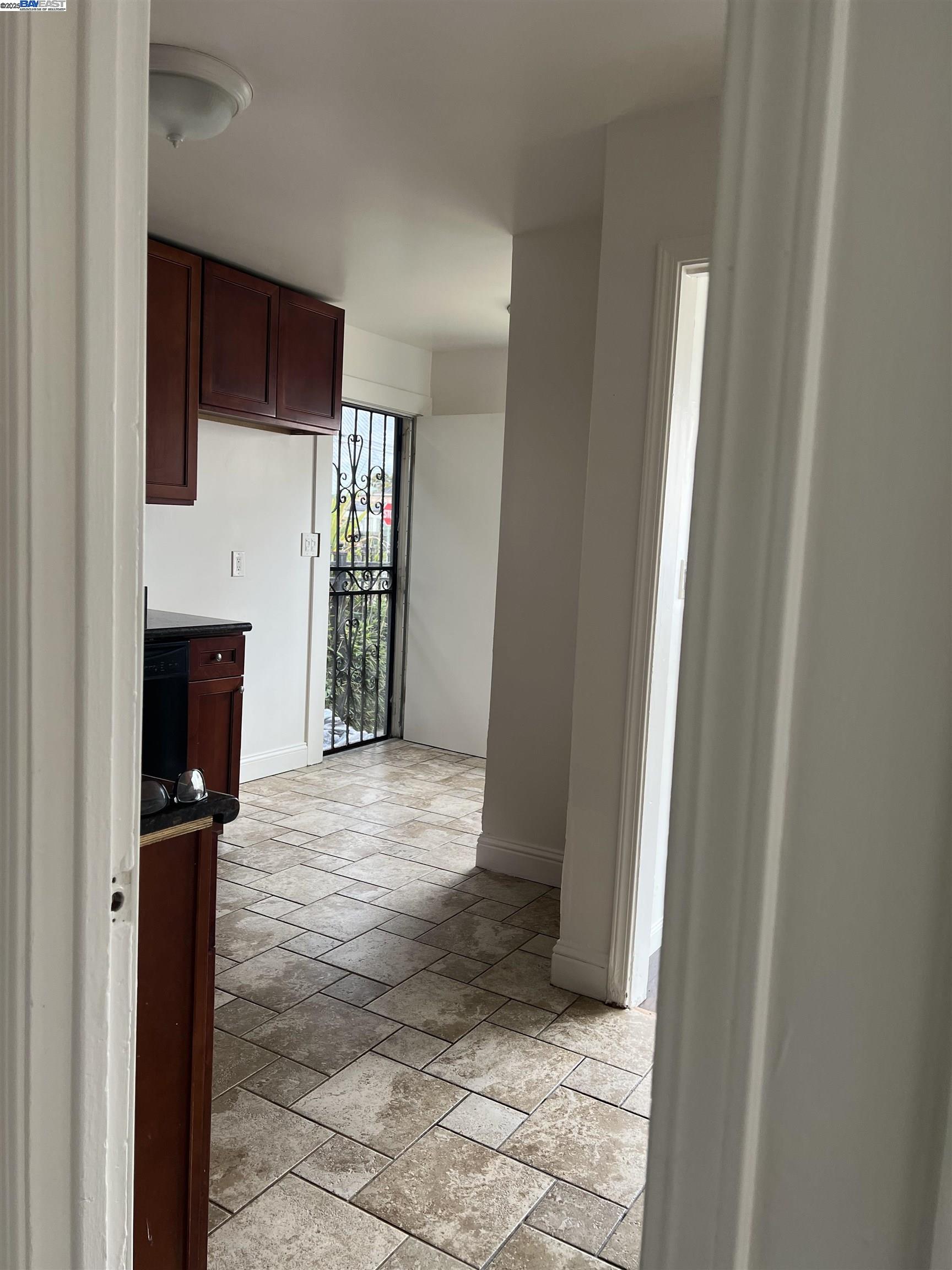 Detail Gallery Image 11 of 13 For 1610 Chanslor Ave, Richmond,  CA 94801 - 2 Beds | 1 Baths