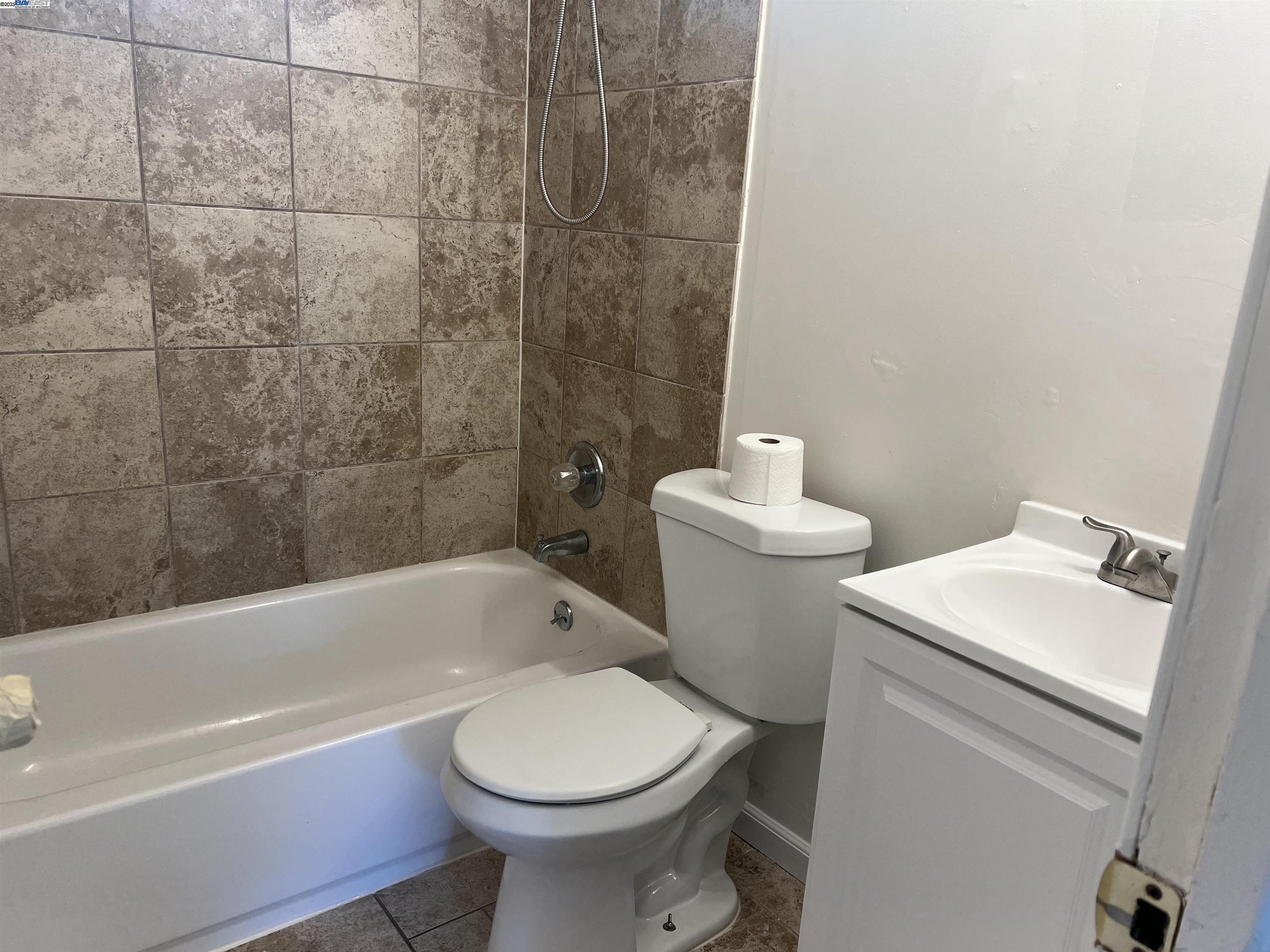 Detail Gallery Image 13 of 13 For 1610 Chanslor Ave, Richmond,  CA 94801 - 2 Beds | 1 Baths