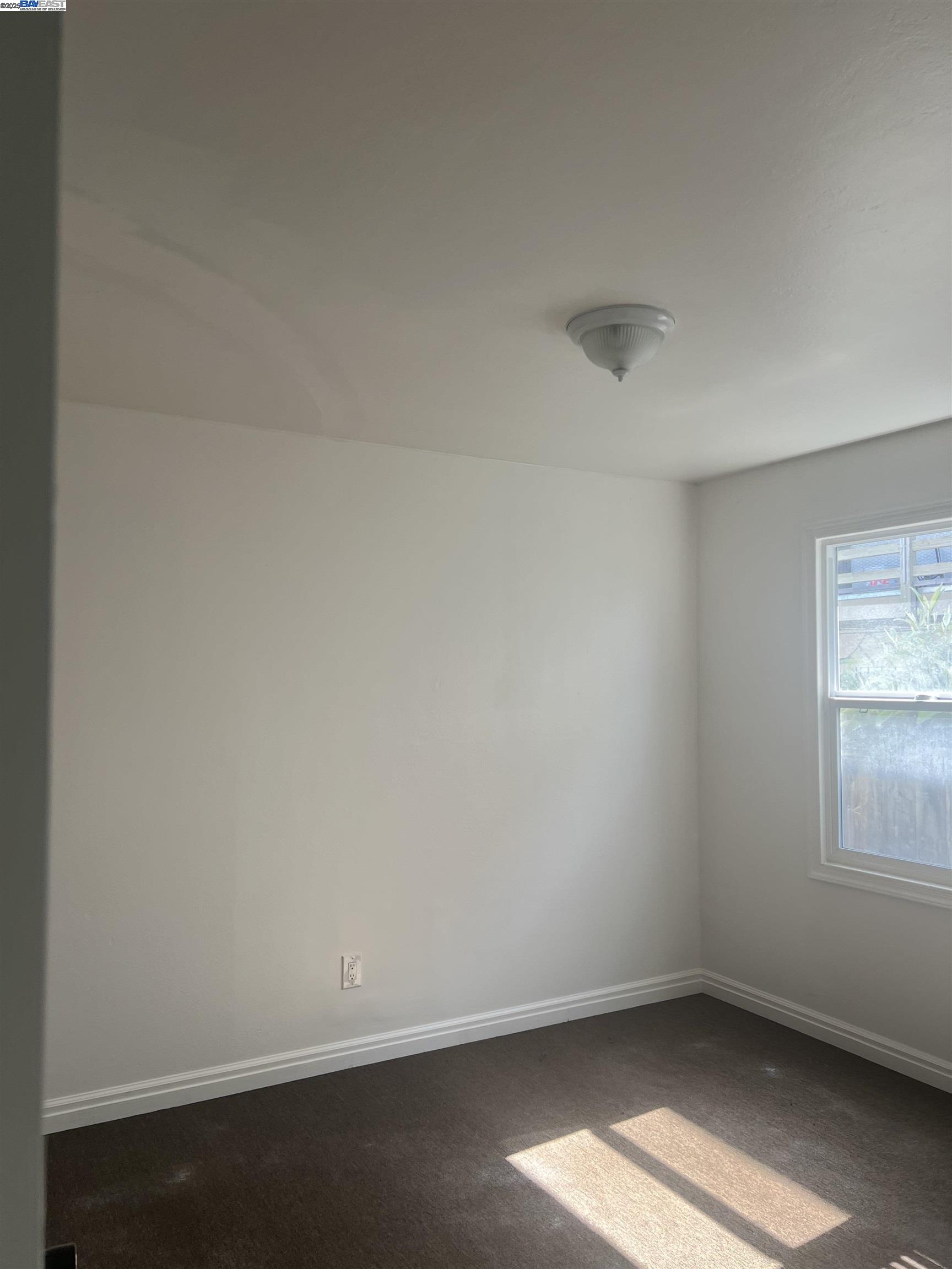 Detail Gallery Image 3 of 13 For 1610 Chanslor Ave, Richmond,  CA 94801 - 2 Beds | 1 Baths