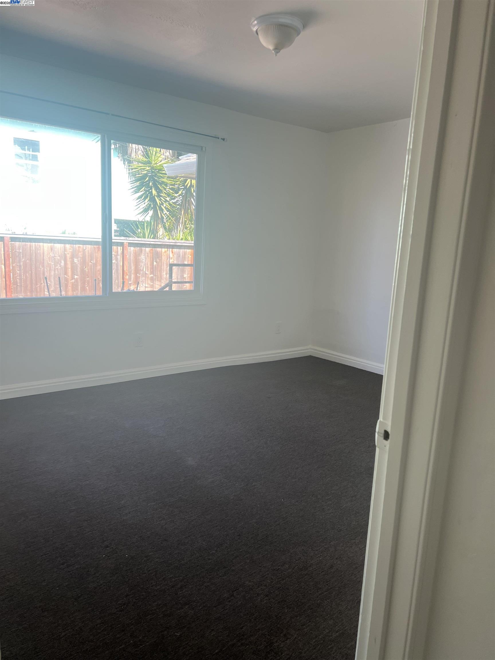 Detail Gallery Image 7 of 13 For 1610 Chanslor Ave, Richmond,  CA 94801 - 2 Beds | 1 Baths