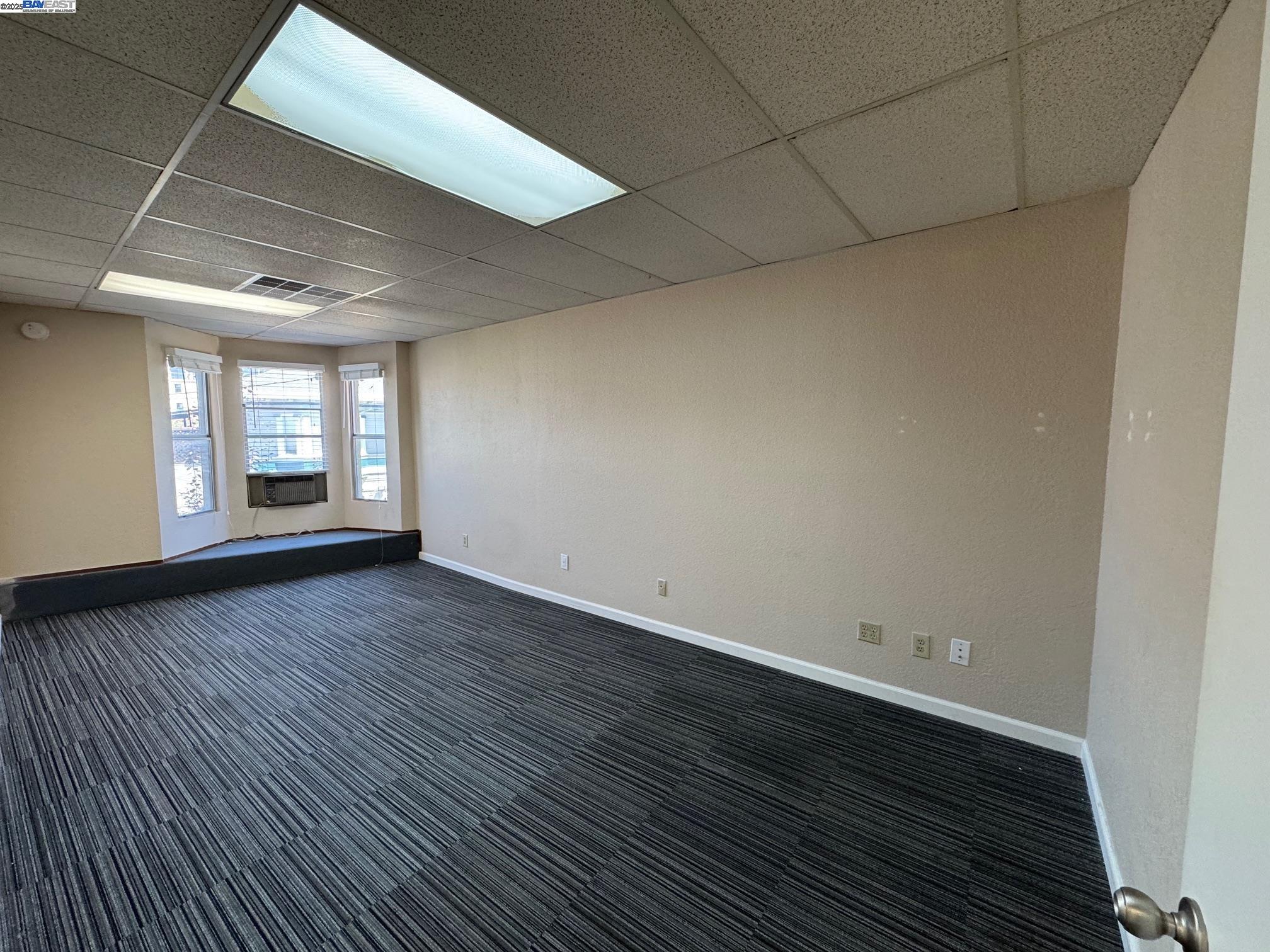 Detail Gallery Image 2 of 3 For 4601 Telegraph Ave 202, Oakland,  CA 94609 - – Beds | – Baths