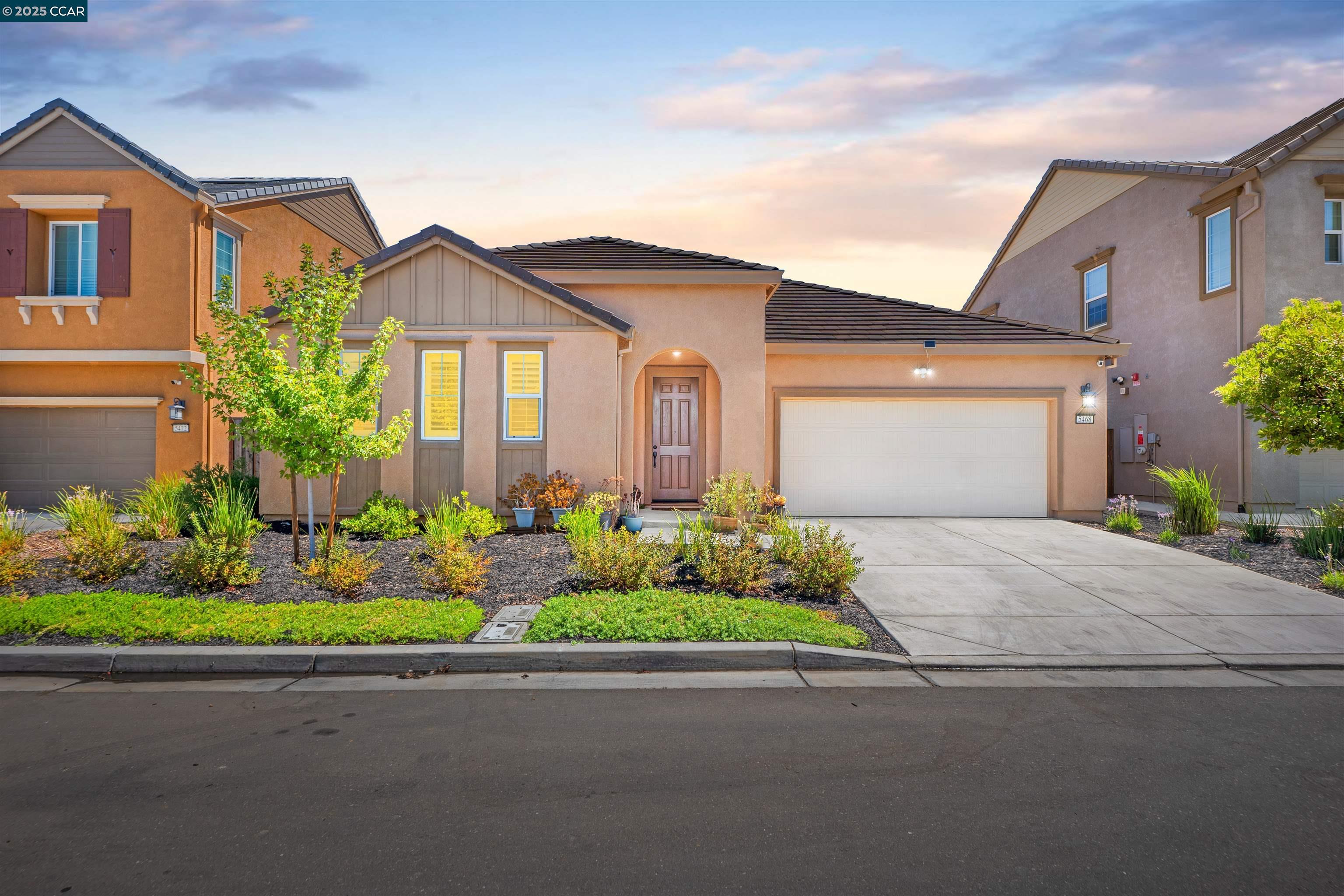 Detail Gallery Image 1 of 42 For 5468 Gallier Loop, Antioch,  CA 94531 - 3 Beds | 2 Baths