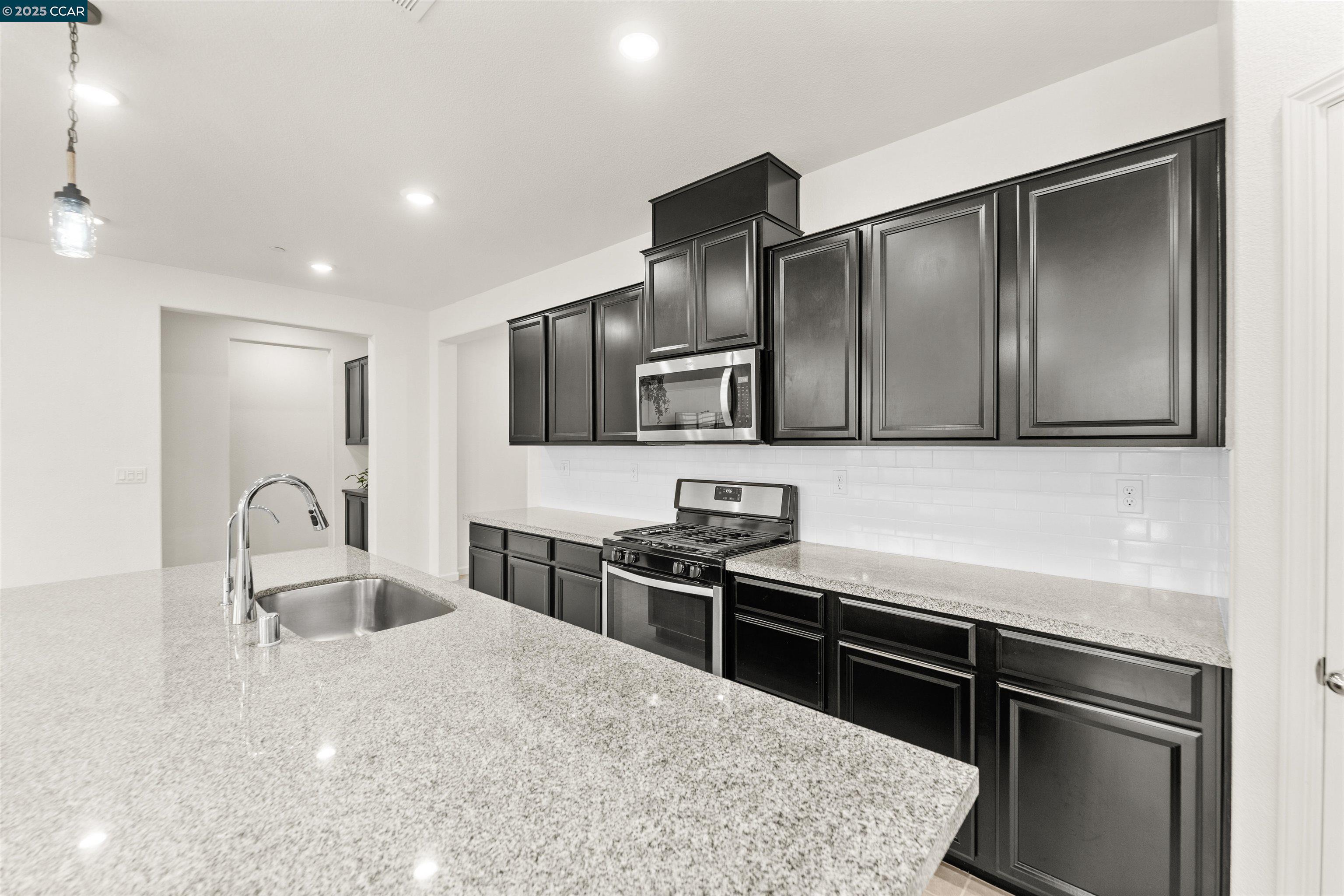 Detail Gallery Image 13 of 42 For 5468 Gallier Loop, Antioch,  CA 94531 - 3 Beds | 2 Baths