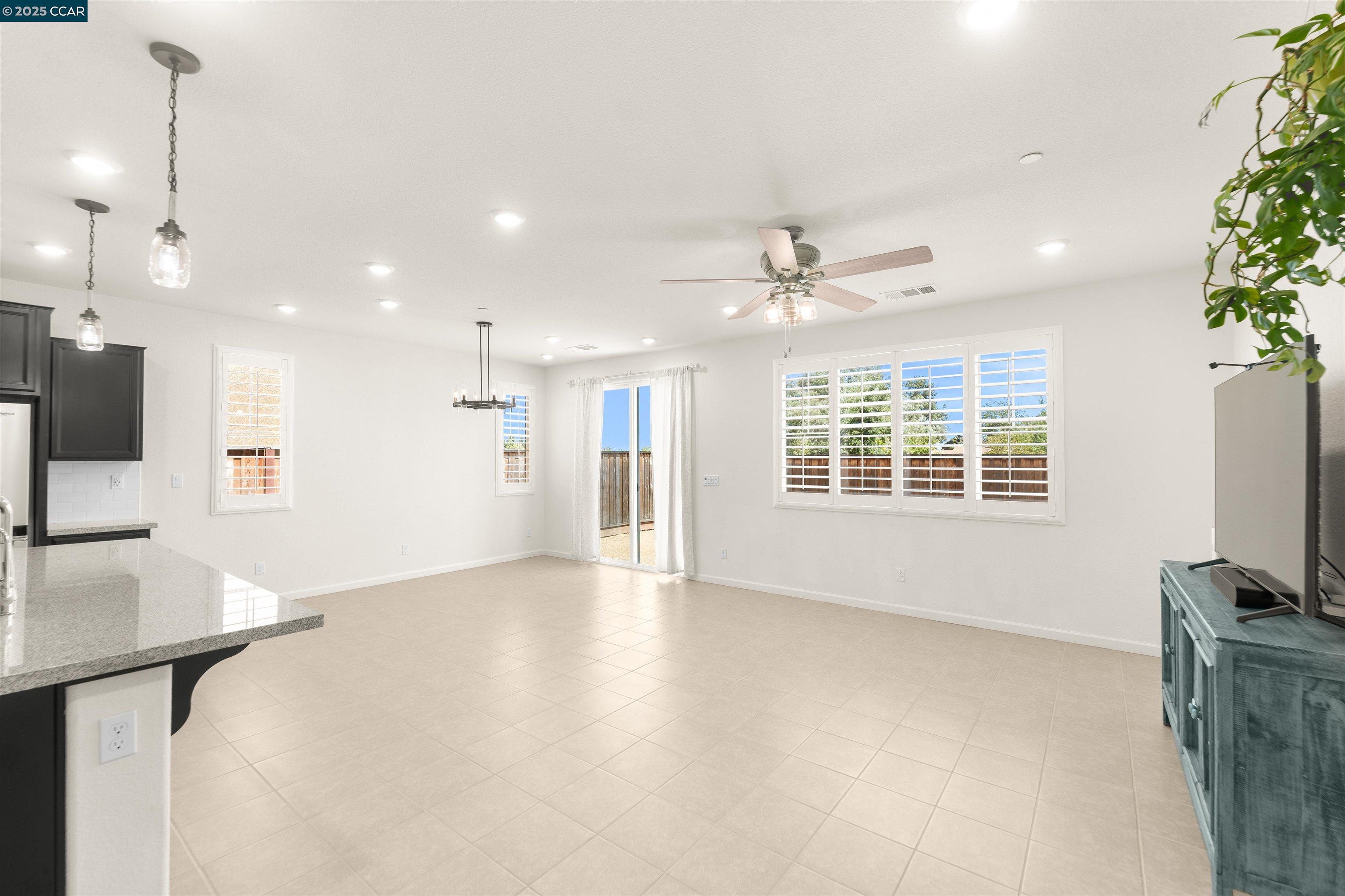 Detail Gallery Image 14 of 42 For 5468 Gallier Loop, Antioch,  CA 94531 - 3 Beds | 2 Baths