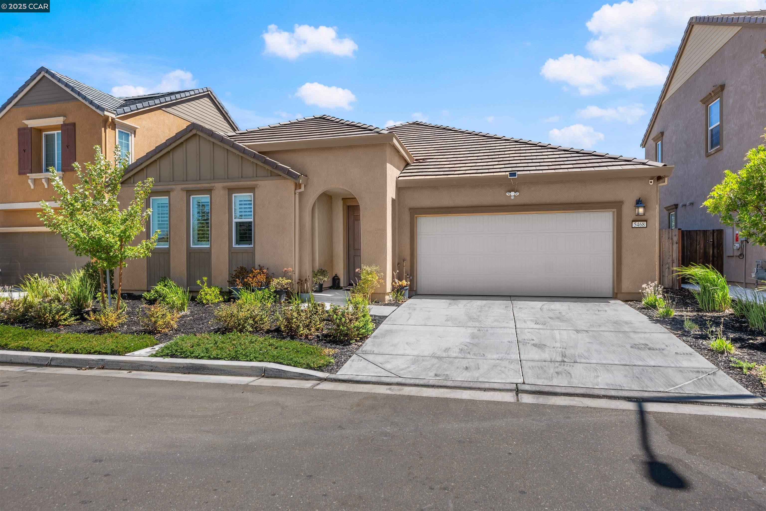 Detail Gallery Image 3 of 42 For 5468 Gallier Loop, Antioch,  CA 94531 - 3 Beds | 2 Baths